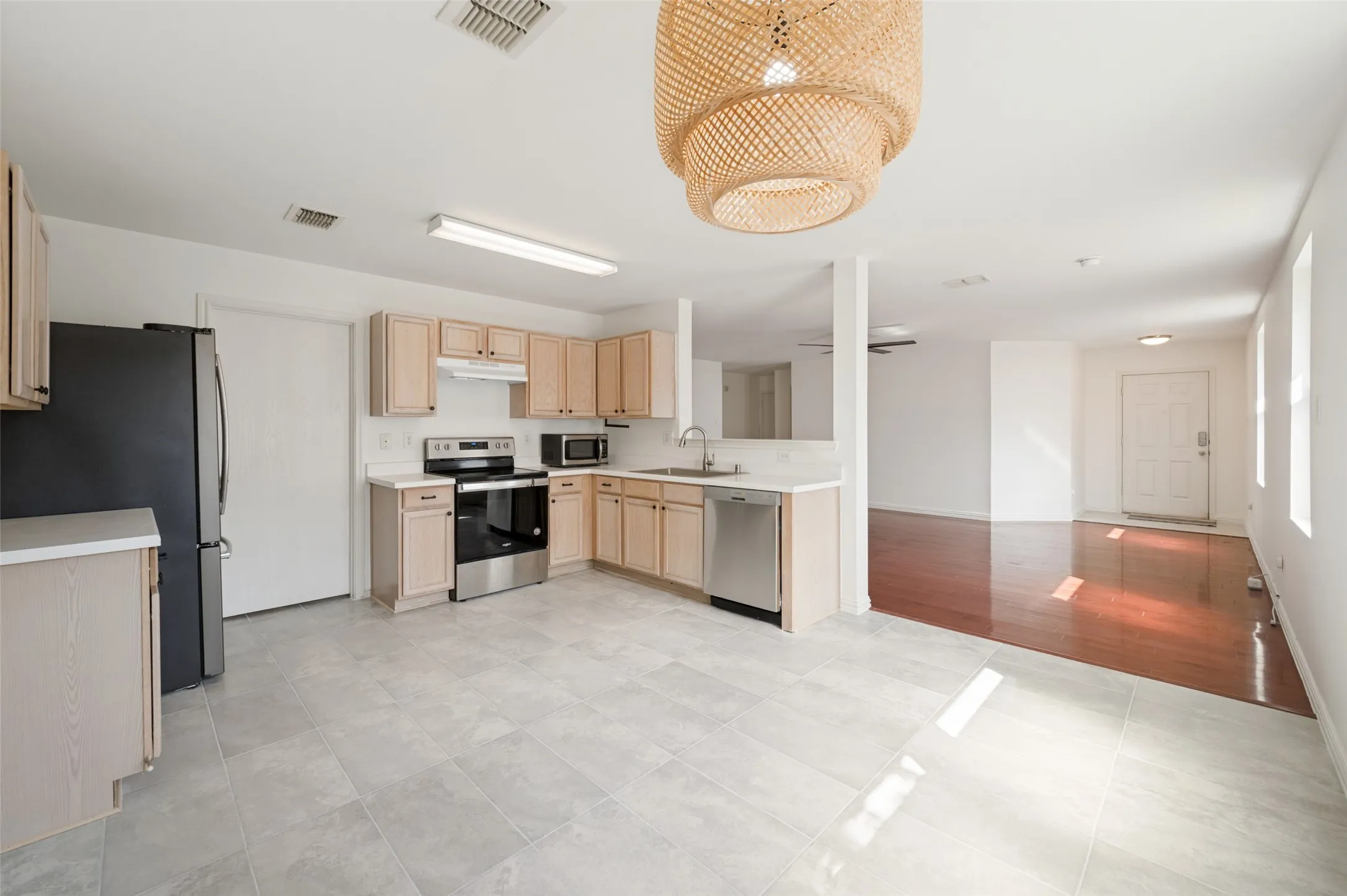 Single Family Residence For Rent in Collin County , 5221 Mountain Pointe Drive, Mc Kinney, Texas 75071, 3 Bedroom, 2 Bathroom, 2 Garage spaces, 1,532 Sqft, built in 2005, mls#21370412, Real Estate Agent in Mc Kinney, Homes For Rent in Collin county, Homes For Rent in Mc Kinney, Realtor in Mc Kinney Texas, Real Estate Brokerage Independent Realty Texas, Luminita Cordes Realtor