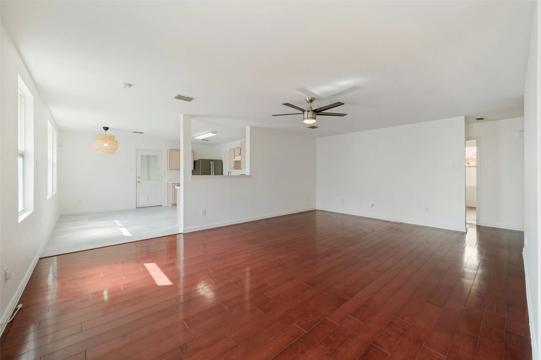 Single Family Residence For Rent in Collin County , 5221 Mountain Pointe Drive, Mc Kinney, Texas 75071, 3 Bedroom, 2 Bathroom, 2 Garage spaces, 1,532 Sqft, built in 2005, mls#21370412, Real Estate Agent in Mc Kinney, Homes For Rent in Collin county, Homes For Rent in Mc Kinney, Realtor in Mc Kinney Texas, Real Estate Brokerage Independent Realty Texas, Luminita Cordes Realtor