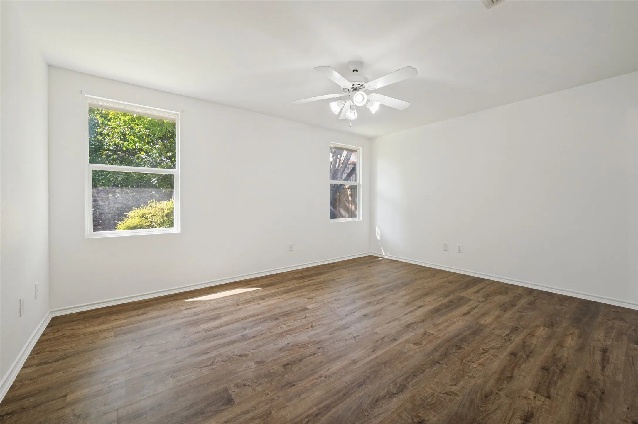 Single Family Residence For Rent in Collin County , 5221 Mountain Pointe Drive, Mc Kinney, Texas 75071, 3 Bedroom, 2 Bathroom, 2 Garage spaces, 1,532 Sqft, built in 2005, mls#21370412, Real Estate Agent in Mc Kinney, Homes For Rent in Collin county, Homes For Rent in Mc Kinney, Realtor in Mc Kinney Texas, Real Estate Brokerage Independent Realty Texas, Luminita Cordes Realtor