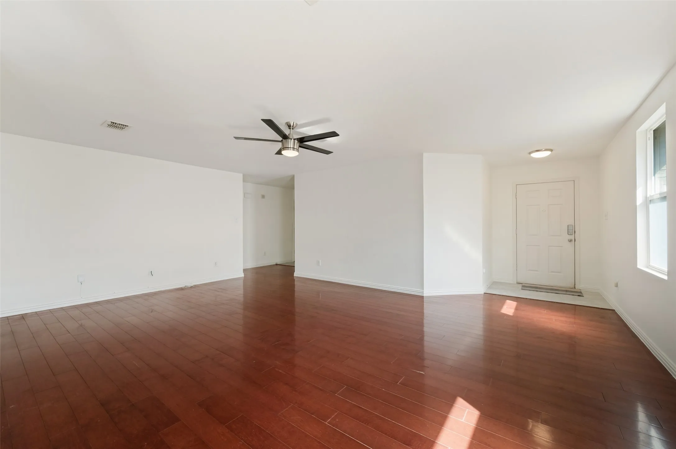 Single Family Residence For Rent in Collin County , 5221 Mountain Pointe Drive, Mc Kinney, Texas 75071, 3 Bedroom, 2 Bathroom, 2 Garage spaces, 1,532 Sqft, built in 2005, mls#21370412, Real Estate Agent in Mc Kinney, Homes For Rent in Collin county, Homes For Rent in Mc Kinney, Realtor in Mc Kinney Texas, Real Estate Brokerage Independent Realty Texas, Luminita Cordes Realtor