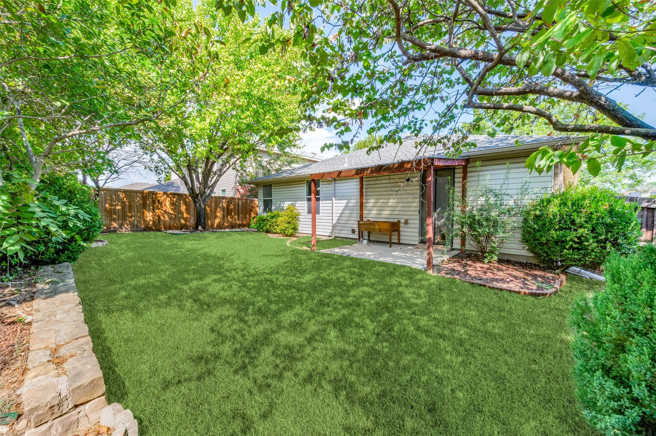 Single Family Residence For Rent in Collin County , 5221 Mountain Pointe Drive, Mc Kinney, Texas 75071, 3 Bedroom, 2 Bathroom, 2 Garage spaces, 1,532 Sqft, built in 2005, mls#21370412, Real Estate Agent in Mc Kinney, Homes For Rent in Collin county, Homes For Rent in Mc Kinney, Realtor in Mc Kinney Texas, Real Estate Brokerage Independent Realty Texas, Luminita Cordes Realtor