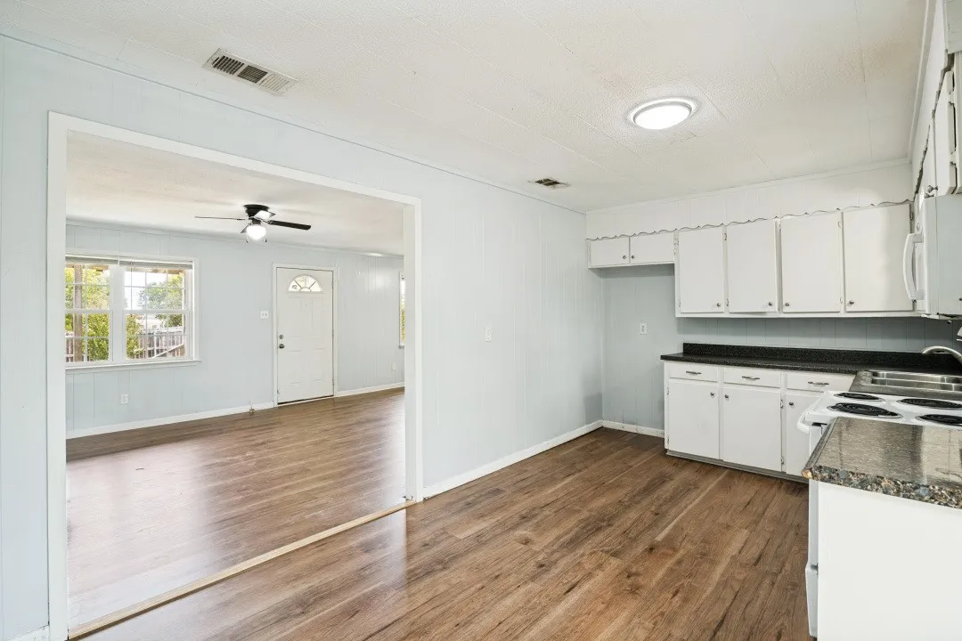 Single Family Residence For Rent in Hunt County , 1918 FM 36 S, Caddo Mills, Texas 75135, 3 Bedroom, 2 Bathroom, Garage spaces, 1,325 Sqft, built in 1983, mls#21368404, Real Estate Agent in Caddo Mills, Homes For Rent in Hunt county, Homes For Rent in Caddo Mills, Realtor in Caddo Mills Texas, Real Estate Brokerage Independent Realty Texas, Luminita Cordes Realtor