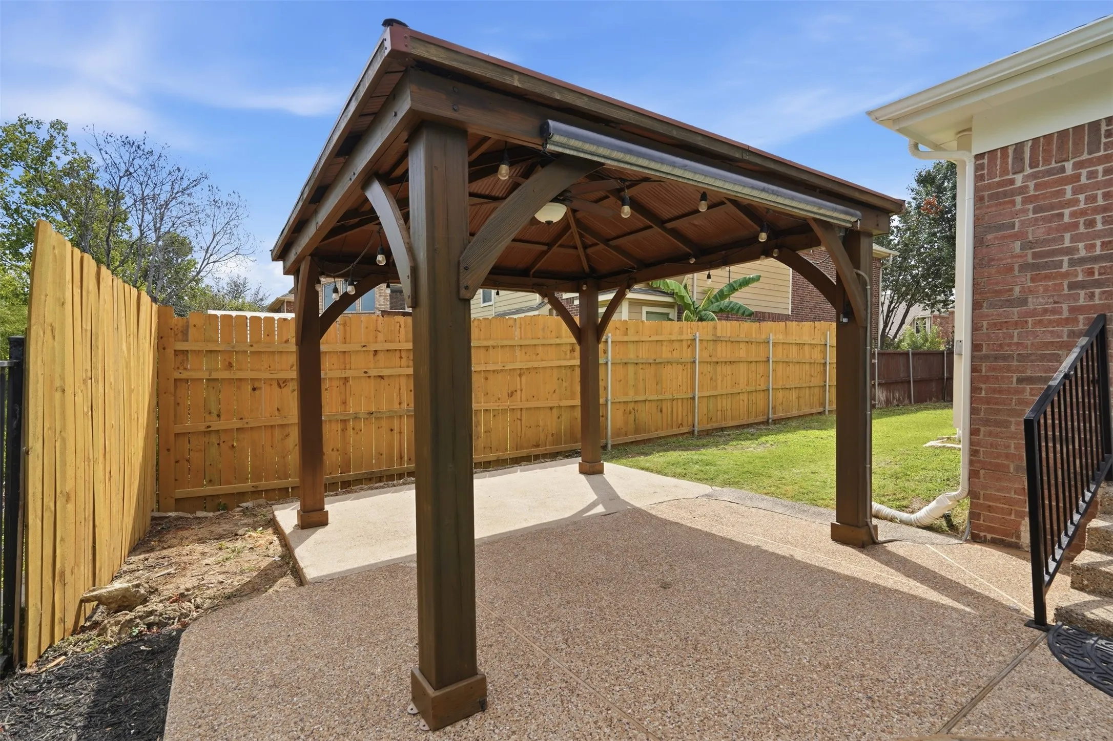Single Family Residence For Sale in Dallas County , 1315 Valley Vista Drive, Irving, Texas 75063, 4 Bedroom, 3 Bathroom, 2 Garage spaces, 2,713 Sqft, built in 2006, mls#21371059, Real Estate Agent in Irving, Homes For Sale in Dallas county, Homes For Sale in Irving, Realtor in Irving Texas, Real Estate Brokerage Independent Realty Texas, Luminita Cordes Realtor
