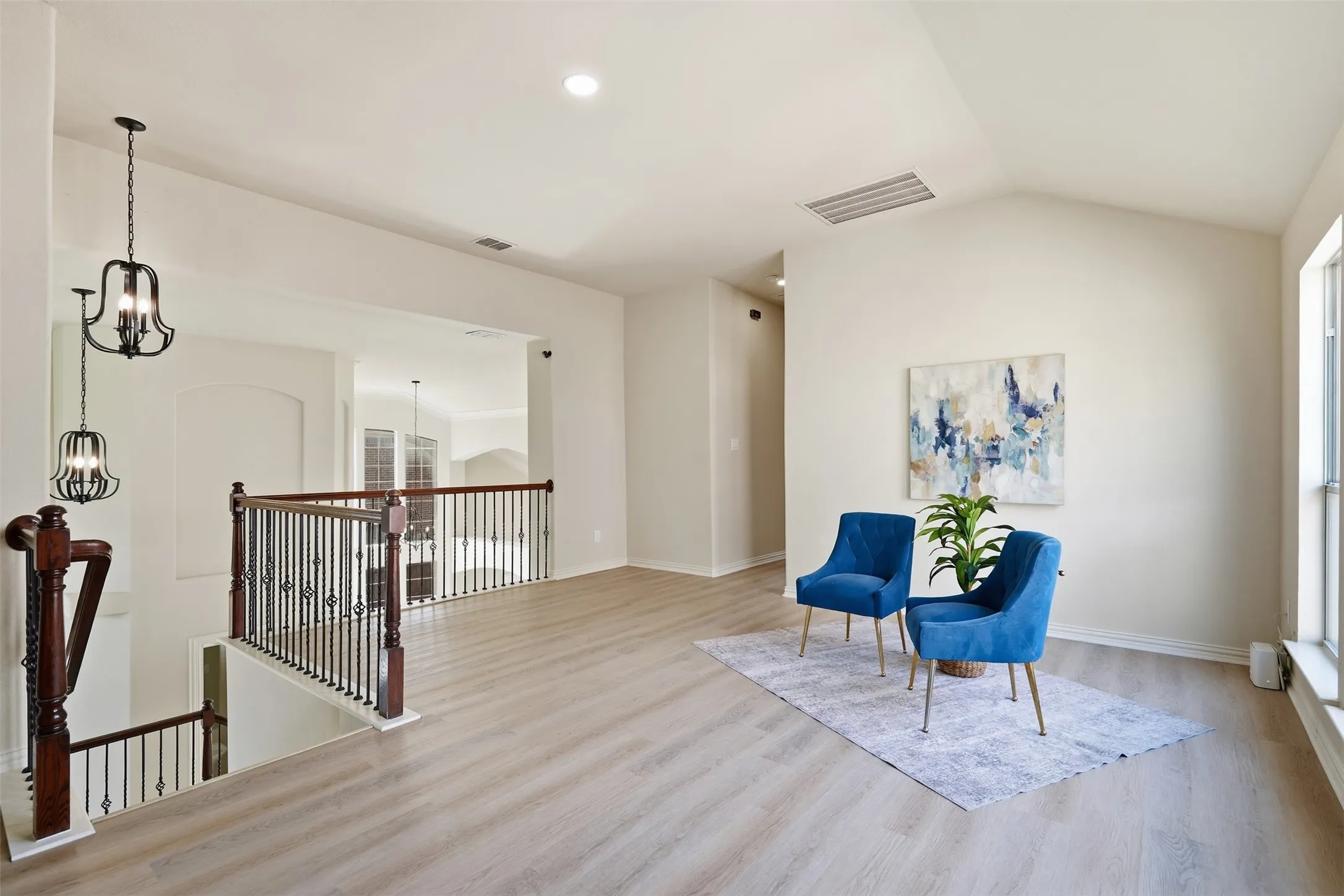 Single Family Residence For Sale in Dallas County , 1315 Valley Vista Drive, Irving, Texas 75063, 4 Bedroom, 3 Bathroom, 2 Garage spaces, 2,713 Sqft, built in 2006, mls#21371059, Real Estate Agent in Irving, Homes For Sale in Dallas county, Homes For Sale in Irving, Realtor in Irving Texas, Real Estate Brokerage Independent Realty Texas, Luminita Cordes Realtor