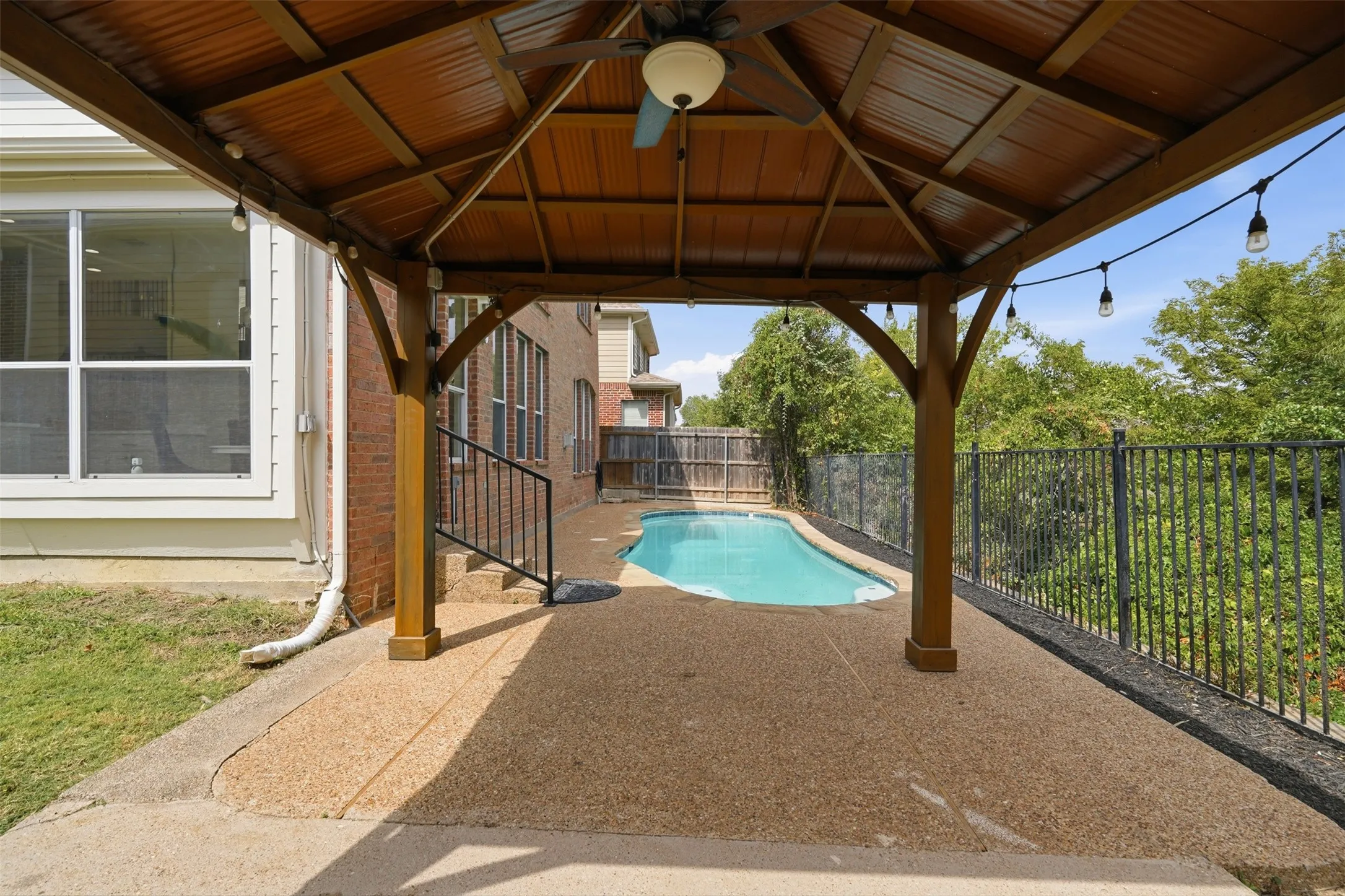 Single Family Residence For Sale in Dallas County , 1315 Valley Vista Drive, Irving, Texas 75063, 4 Bedroom, 3 Bathroom, 2 Garage spaces, 2,713 Sqft, built in 2006, mls#21371059, Real Estate Agent in Irving, Homes For Sale in Dallas county, Homes For Sale in Irving, Realtor in Irving Texas, Real Estate Brokerage Independent Realty Texas, Luminita Cordes Realtor