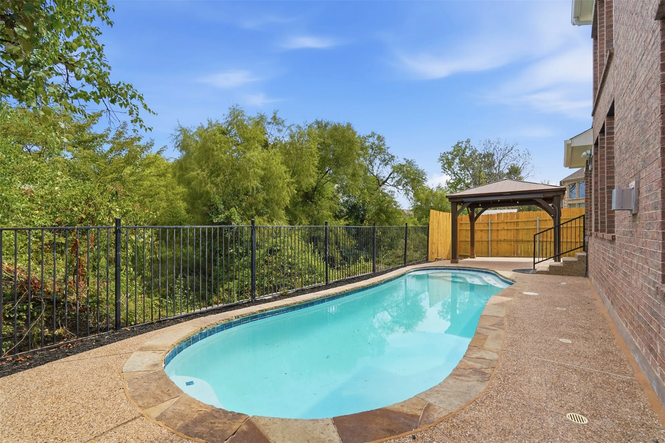 Single Family Residence For Sale in Dallas County , 1315 Valley Vista Drive, Irving, Texas 75063, 4 Bedroom, 3 Bathroom, 2 Garage spaces, 2,713 Sqft, built in 2006, mls#21371059, Real Estate Agent in Irving, Homes For Sale in Dallas county, Homes For Sale in Irving, Realtor in Irving Texas, Real Estate Brokerage Independent Realty Texas, Luminita Cordes Realtor
