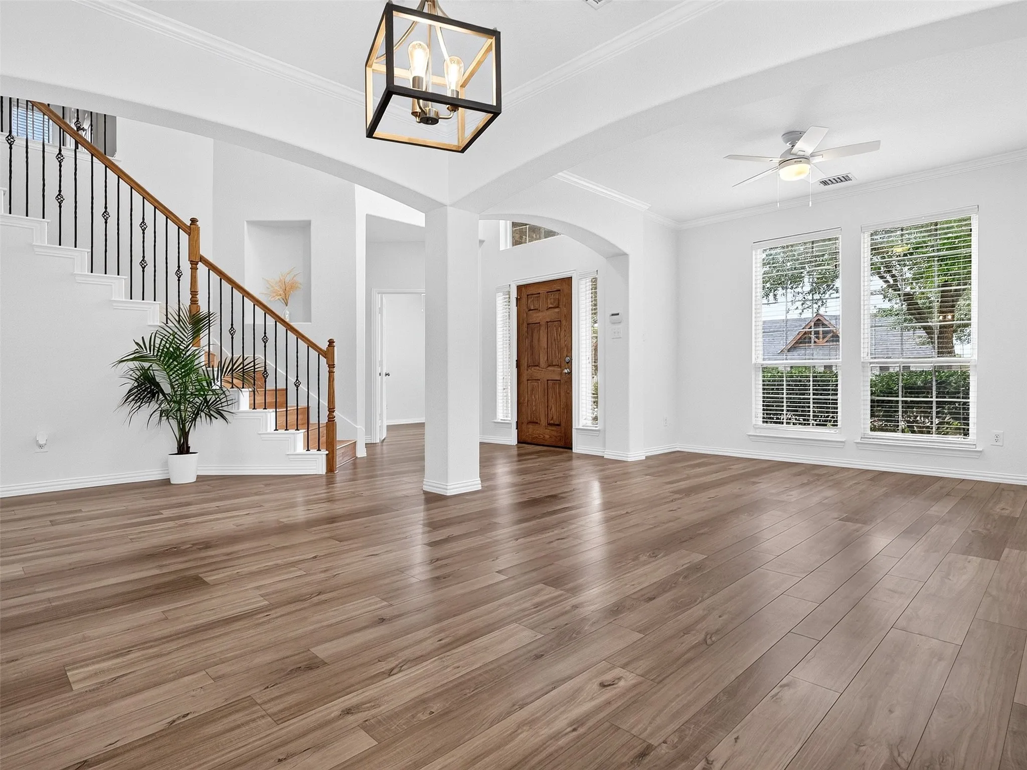 Single Family Residence For Sale in Collin County , 5612 Leven Lane, Mc Kinney, Texas 75070, 4 Bedroom, 4 Bathroom, 2 Garage spaces, 3,214 Sqft, built in 2008, mls#21370906, Real Estate Agent in Mc Kinney, Homes For Sale in Collin county, Homes For Sale in Mc Kinney, Realtor in Mc Kinney Texas, Real Estate Brokerage Independent Realty Texas, Luminita Cordes Realtor