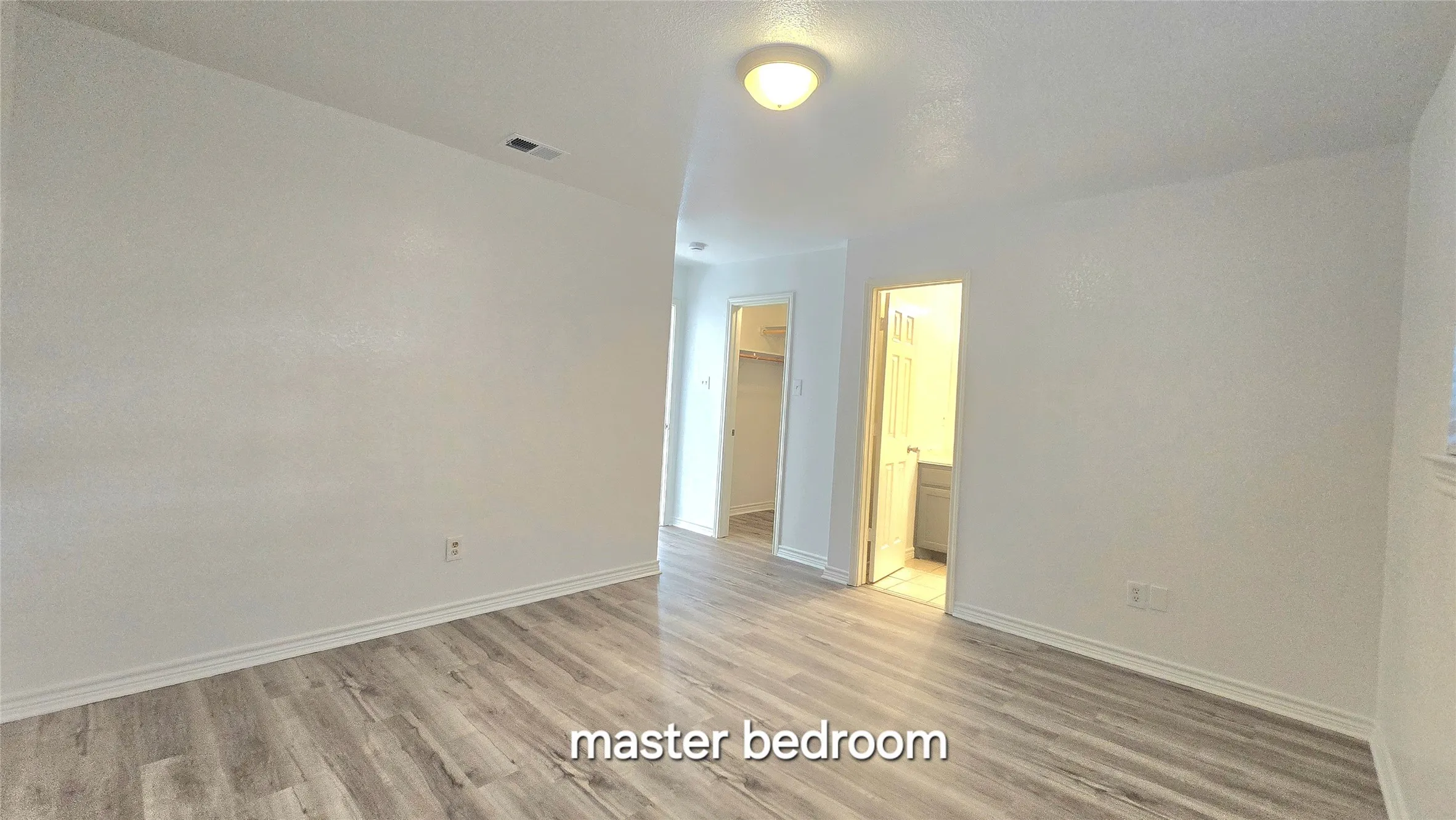 Duplex For Rent in Tarrant County , 5017 Chapman Street 5017, Fort Worth, Texas 76105, 4 Bedroom, 2 Bathroom, Garage spaces, 1,146 Sqft, built in 2006, mls#21371191, Real Estate Agent in Fort Worth, Homes For Rent in Tarrant county, Homes For Rent in Fort Worth, Realtor in Fort Worth Texas, Real Estate Brokerage Independent Realty Texas, Luminita Cordes Realtor