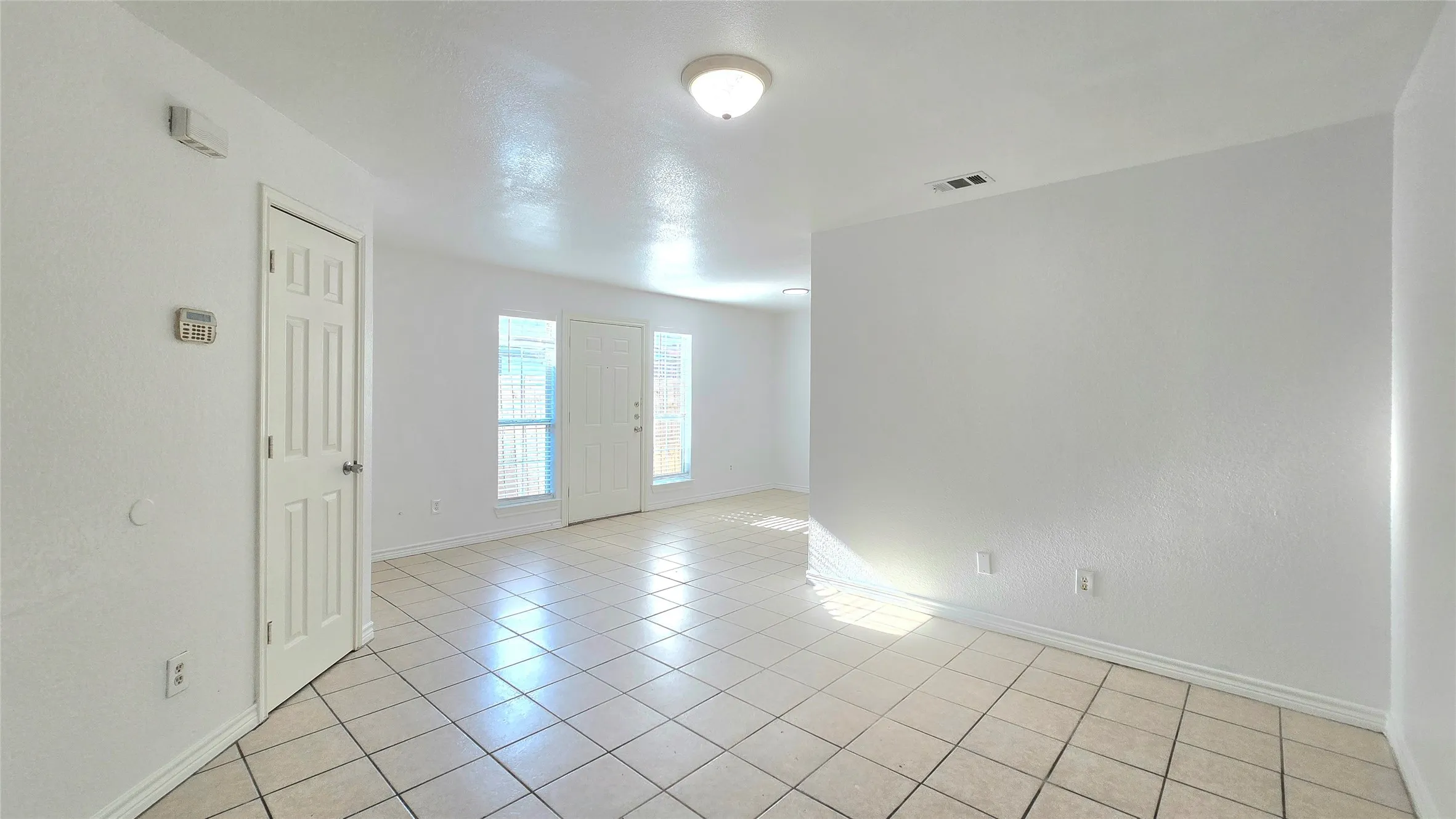 Duplex For Rent in Tarrant County , 5017 Chapman Street 5017, Fort Worth, Texas 76105, 4 Bedroom, 2 Bathroom, Garage spaces, 1,146 Sqft, built in 2006, mls#21371191, Real Estate Agent in Fort Worth, Homes For Rent in Tarrant county, Homes For Rent in Fort Worth, Realtor in Fort Worth Texas, Real Estate Brokerage Independent Realty Texas, Luminita Cordes Realtor