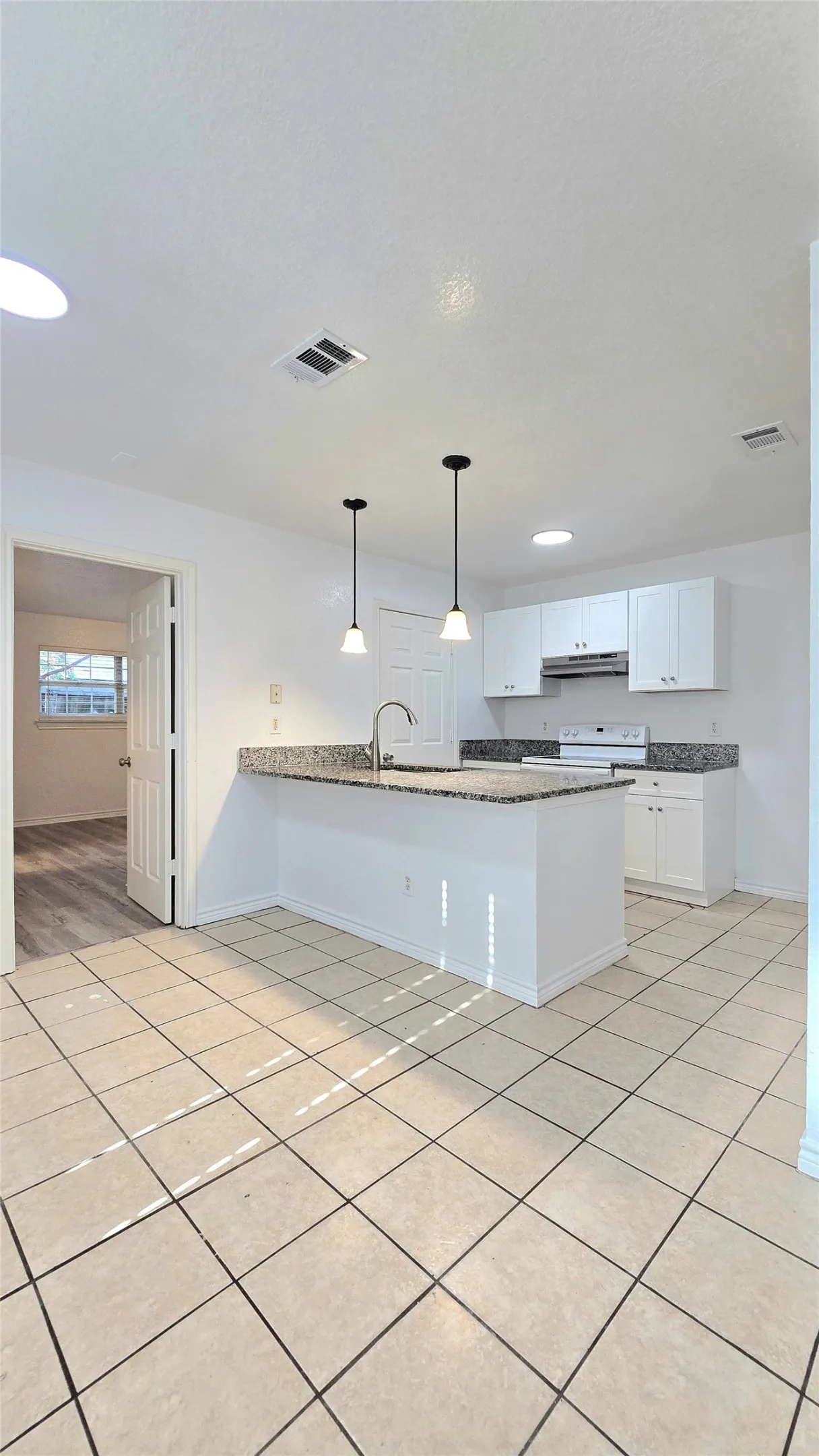 Duplex For Rent in Tarrant County , 5017 Chapman Street 5017, Fort Worth, Texas 76105, 4 Bedroom, 2 Bathroom, Garage spaces, 1,146 Sqft, built in 2006, mls#21371191, Real Estate Agent in Fort Worth, Homes For Rent in Tarrant county, Homes For Rent in Fort Worth, Realtor in Fort Worth Texas, Real Estate Brokerage Independent Realty Texas, Luminita Cordes Realtor