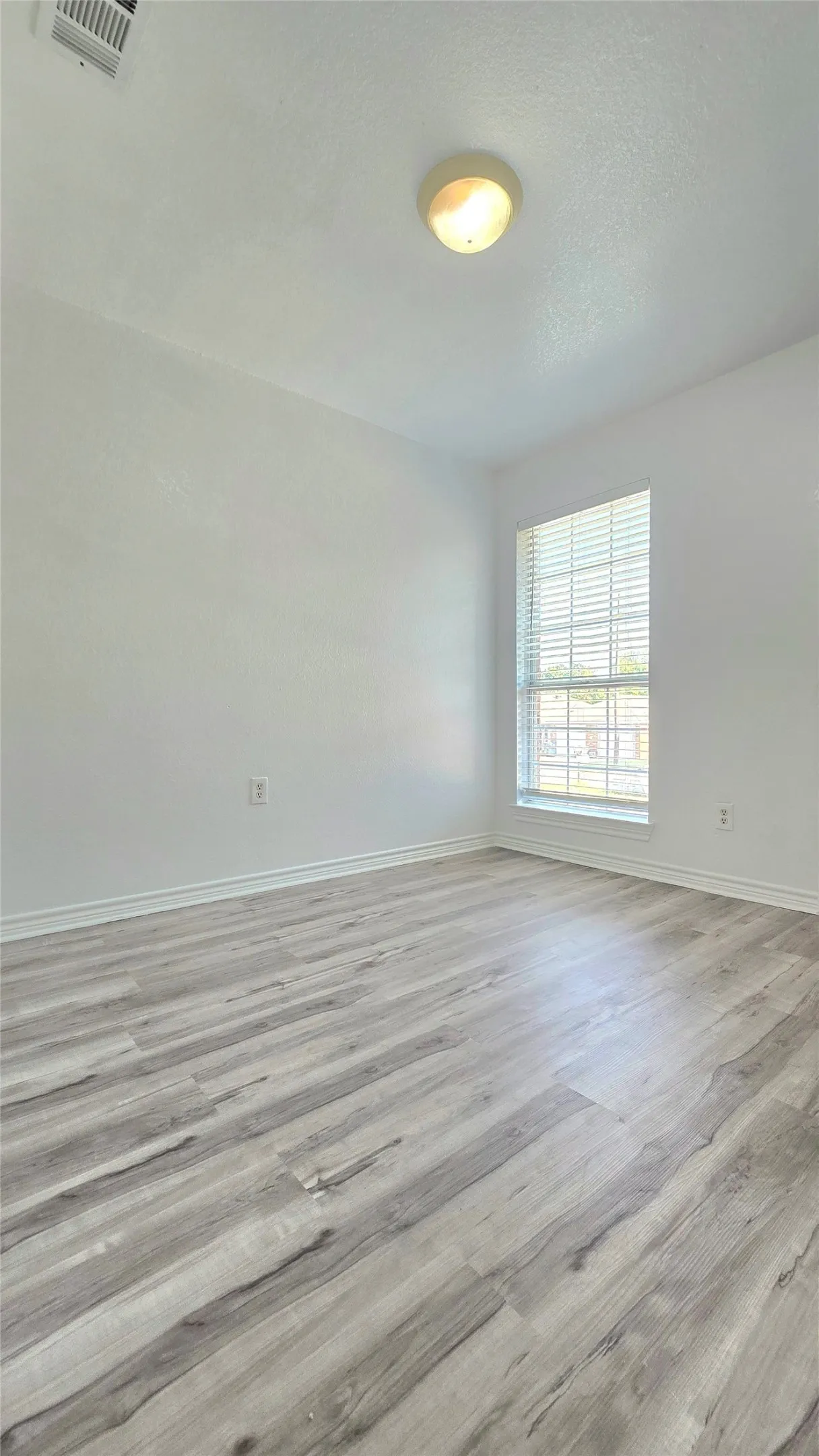 Duplex For Rent in Tarrant County , 5017 Chapman Street 5017, Fort Worth, Texas 76105, 4 Bedroom, 2 Bathroom, Garage spaces, 1,146 Sqft, built in 2006, mls#21371191, Real Estate Agent in Fort Worth, Homes For Rent in Tarrant county, Homes For Rent in Fort Worth, Realtor in Fort Worth Texas, Real Estate Brokerage Independent Realty Texas, Luminita Cordes Realtor