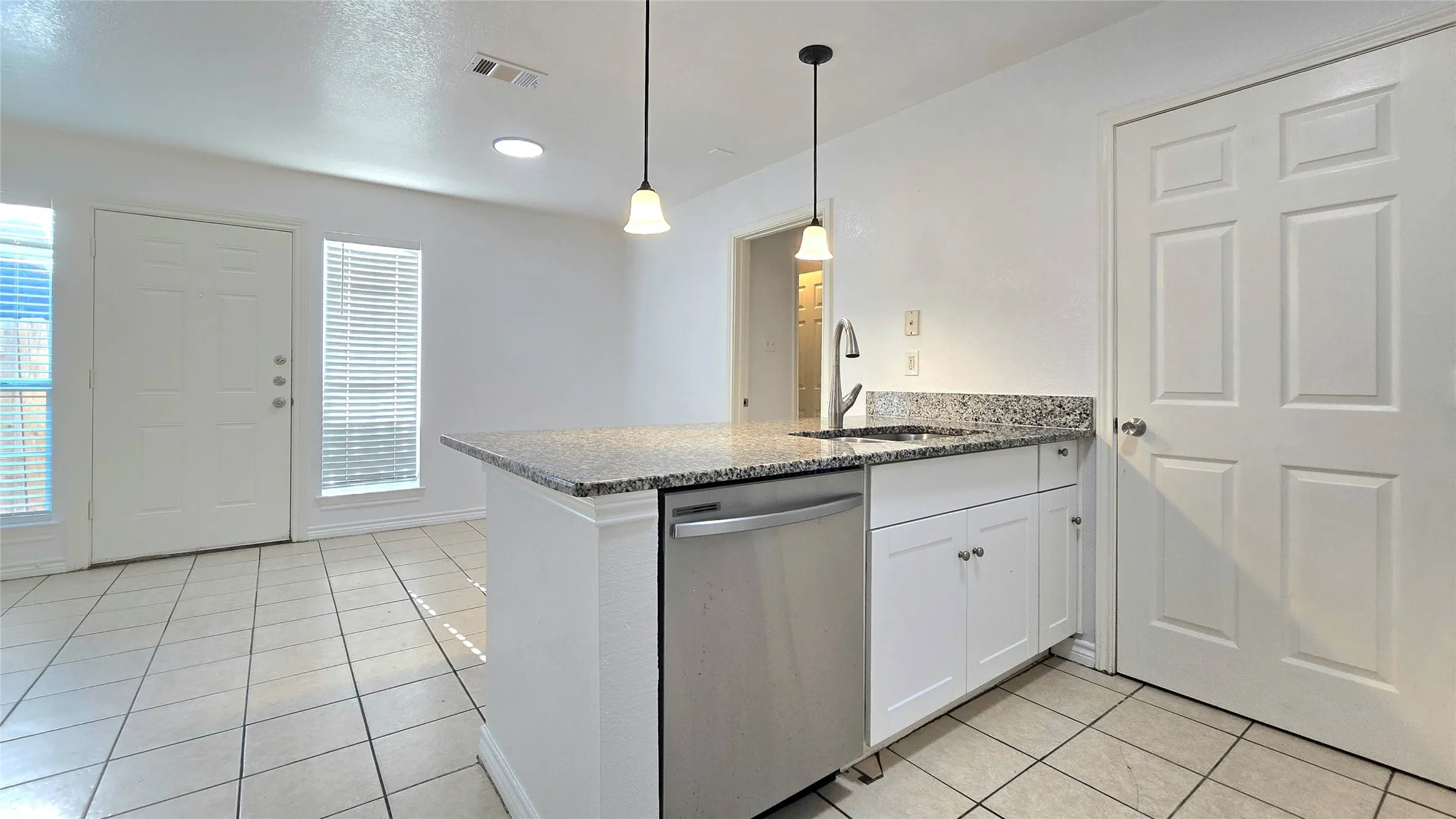 Duplex For Rent in Tarrant County , 5017 Chapman Street 5017, Fort Worth, Texas 76105, 4 Bedroom, 2 Bathroom, Garage spaces, 1,146 Sqft, built in 2006, mls#21371191, Real Estate Agent in Fort Worth, Homes For Rent in Tarrant county, Homes For Rent in Fort Worth, Realtor in Fort Worth Texas, Real Estate Brokerage Independent Realty Texas, Luminita Cordes Realtor
