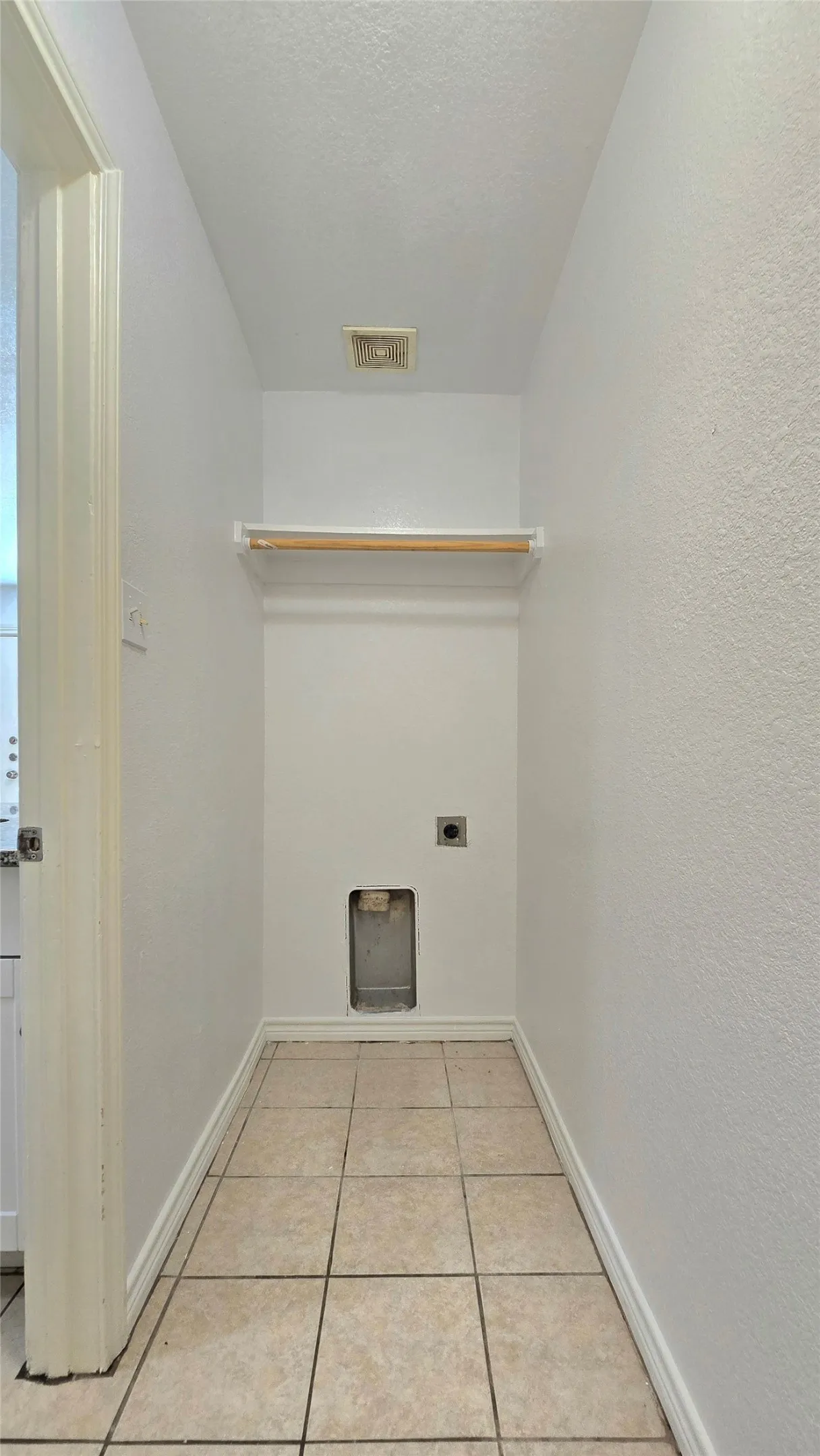 Duplex For Rent in Tarrant County , 5017 Chapman Street 5017, Fort Worth, Texas 76105, 4 Bedroom, 2 Bathroom, Garage spaces, 1,146 Sqft, built in 2006, mls#21371191, Real Estate Agent in Fort Worth, Homes For Rent in Tarrant county, Homes For Rent in Fort Worth, Realtor in Fort Worth Texas, Real Estate Brokerage Independent Realty Texas, Luminita Cordes Realtor