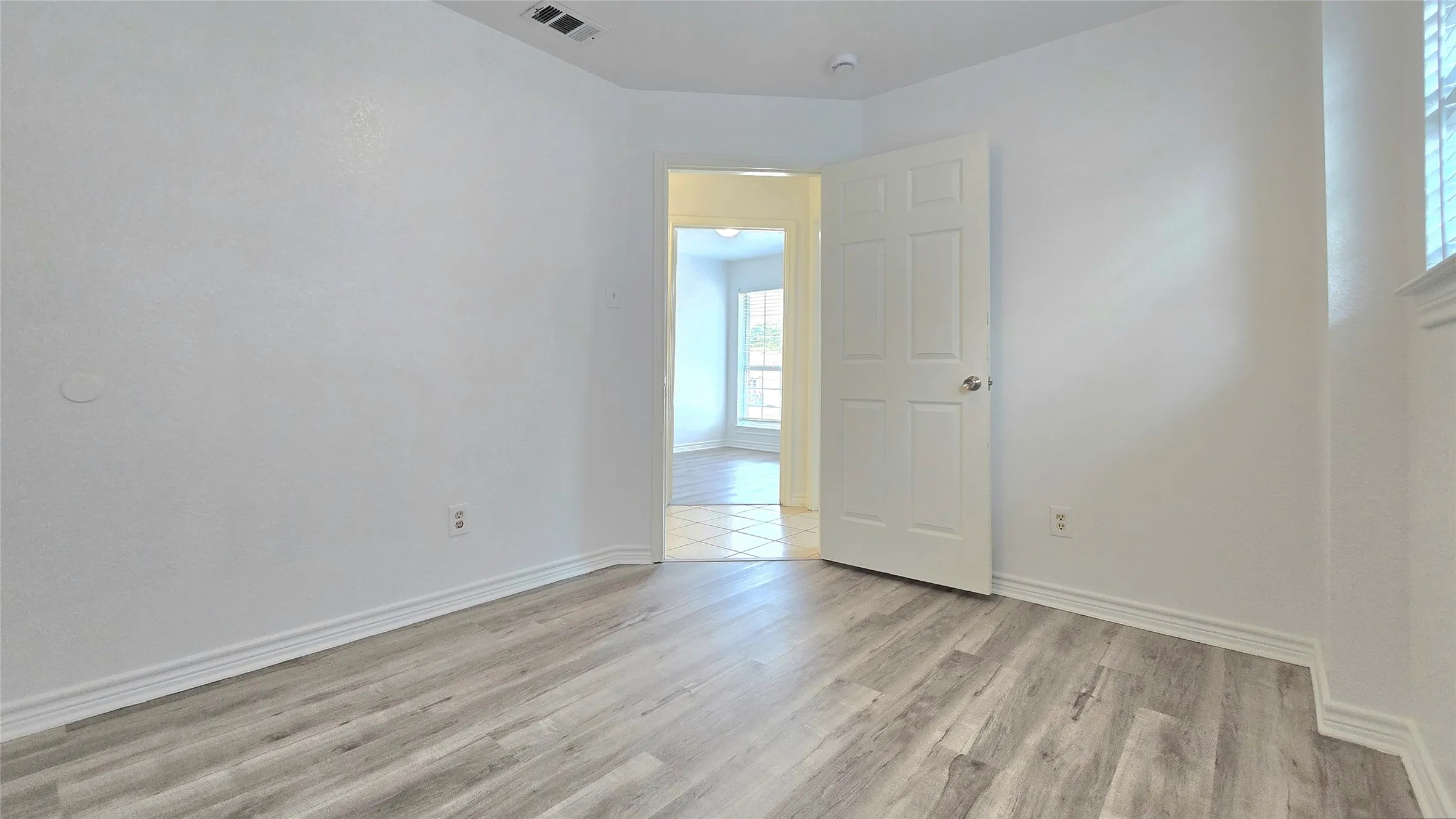 Duplex For Rent in Tarrant County , 5017 Chapman Street 5017, Fort Worth, Texas 76105, 4 Bedroom, 2 Bathroom, Garage spaces, 1,146 Sqft, built in 2006, mls#21371191, Real Estate Agent in Fort Worth, Homes For Rent in Tarrant county, Homes For Rent in Fort Worth, Realtor in Fort Worth Texas, Real Estate Brokerage Independent Realty Texas, Luminita Cordes Realtor