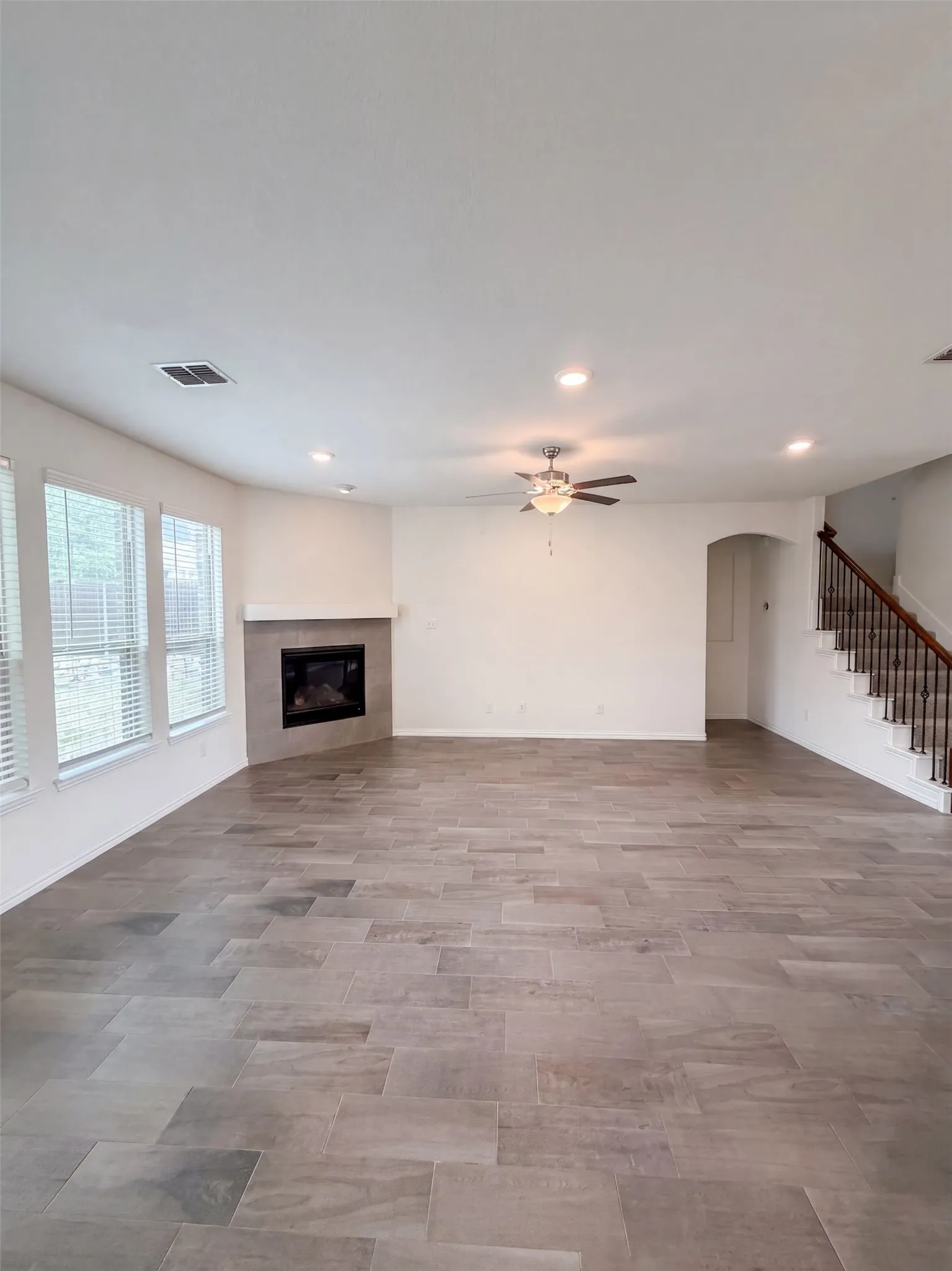 Single Family Residence For Sale in Denton County , 1421 Prairie Lake Court, Lewisville, Texas 75010, 4 Bedroom, 4 Bathroom, 2 Garage spaces, 2,704 Sqft, built in 2018, mls#21371181, Real Estate Agent in Lewisville, Homes For Sale in Denton county, Homes For Sale in Lewisville, Realtor in Lewisville Texas, Real Estate Brokerage Independent Realty Texas, Luminita Cordes Realtor