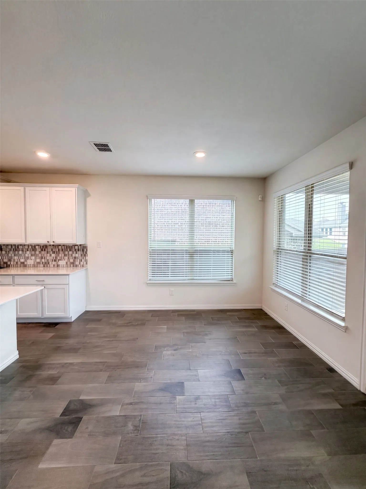 Single Family Residence For Sale in Denton County , 1421 Prairie Lake Court, Lewisville, Texas 75010, 4 Bedroom, 4 Bathroom, 2 Garage spaces, 2,704 Sqft, built in 2018, mls#21371181, Real Estate Agent in Lewisville, Homes For Sale in Denton county, Homes For Sale in Lewisville, Realtor in Lewisville Texas, Real Estate Brokerage Independent Realty Texas, Luminita Cordes Realtor