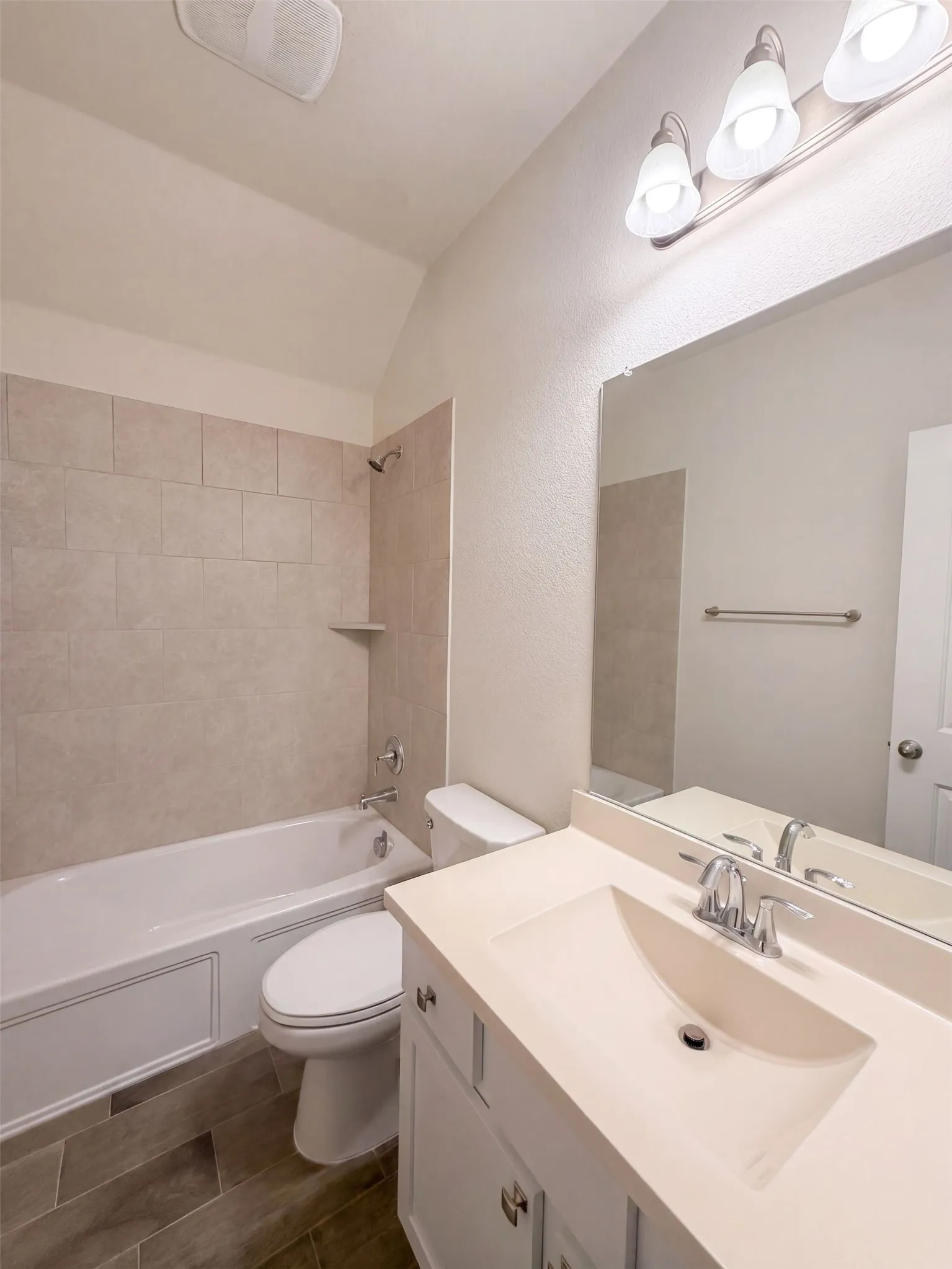 Single Family Residence For Sale in Denton County , 1421 Prairie Lake Court, Lewisville, Texas 75010, 4 Bedroom, 4 Bathroom, 2 Garage spaces, 2,704 Sqft, built in 2018, mls#21371181, Real Estate Agent in Lewisville, Homes For Sale in Denton county, Homes For Sale in Lewisville, Realtor in Lewisville Texas, Real Estate Brokerage Independent Realty Texas, Luminita Cordes Realtor