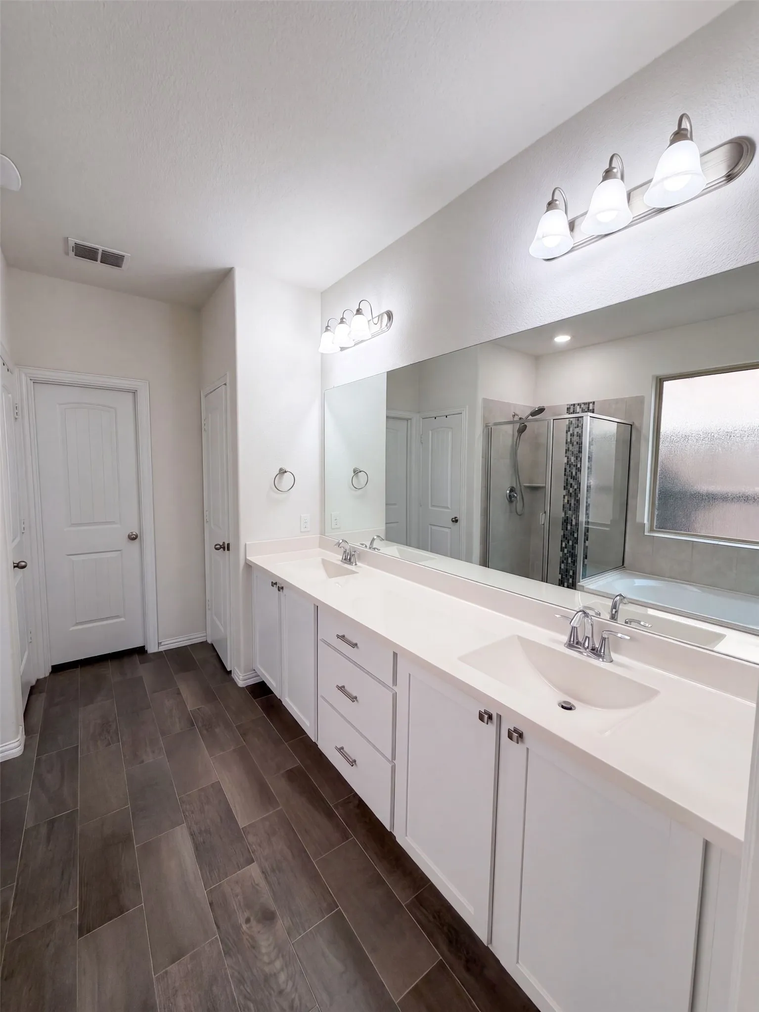 Single Family Residence For Sale in Denton County , 1421 Prairie Lake Court, Lewisville, Texas 75010, 4 Bedroom, 4 Bathroom, 2 Garage spaces, 2,704 Sqft, built in 2018, mls#21371181, Real Estate Agent in Lewisville, Homes For Sale in Denton county, Homes For Sale in Lewisville, Realtor in Lewisville Texas, Real Estate Brokerage Independent Realty Texas, Luminita Cordes Realtor
