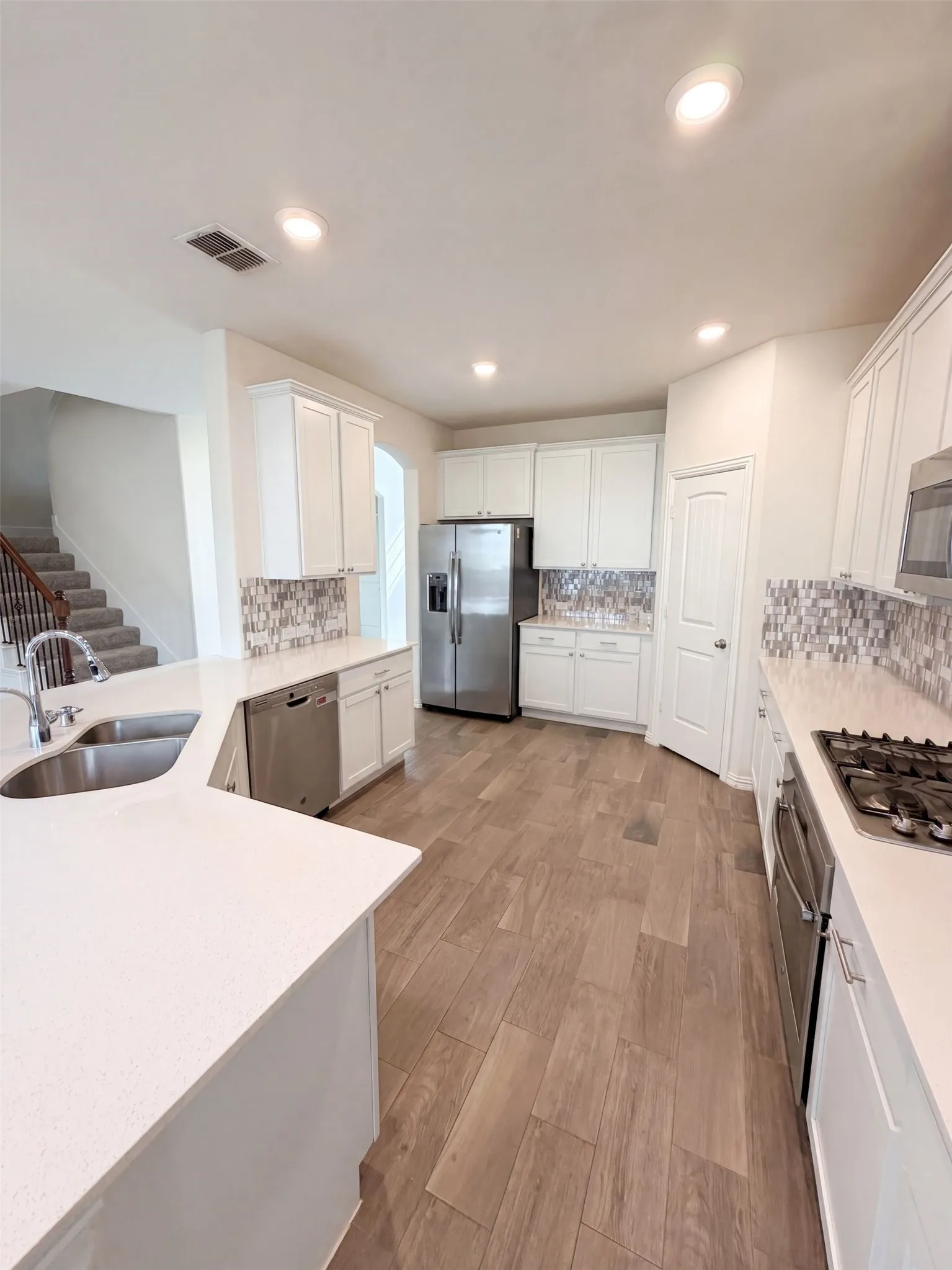 Single Family Residence For Sale in Denton County , 1421 Prairie Lake Court, Lewisville, Texas 75010, 4 Bedroom, 4 Bathroom, 2 Garage spaces, 2,704 Sqft, built in 2018, mls#21371181, Real Estate Agent in Lewisville, Homes For Sale in Denton county, Homes For Sale in Lewisville, Realtor in Lewisville Texas, Real Estate Brokerage Independent Realty Texas, Luminita Cordes Realtor