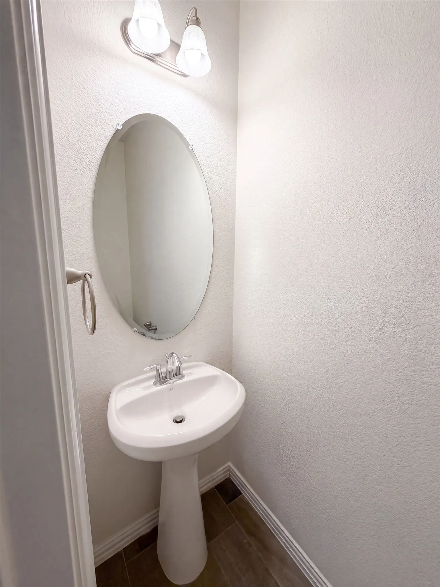 Single Family Residence For Sale in Denton County , 1421 Prairie Lake Court, Lewisville, Texas 75010, 4 Bedroom, 4 Bathroom, 2 Garage spaces, 2,704 Sqft, built in 2018, mls#21371181, Real Estate Agent in Lewisville, Homes For Sale in Denton county, Homes For Sale in Lewisville, Realtor in Lewisville Texas, Real Estate Brokerage Independent Realty Texas, Luminita Cordes Realtor