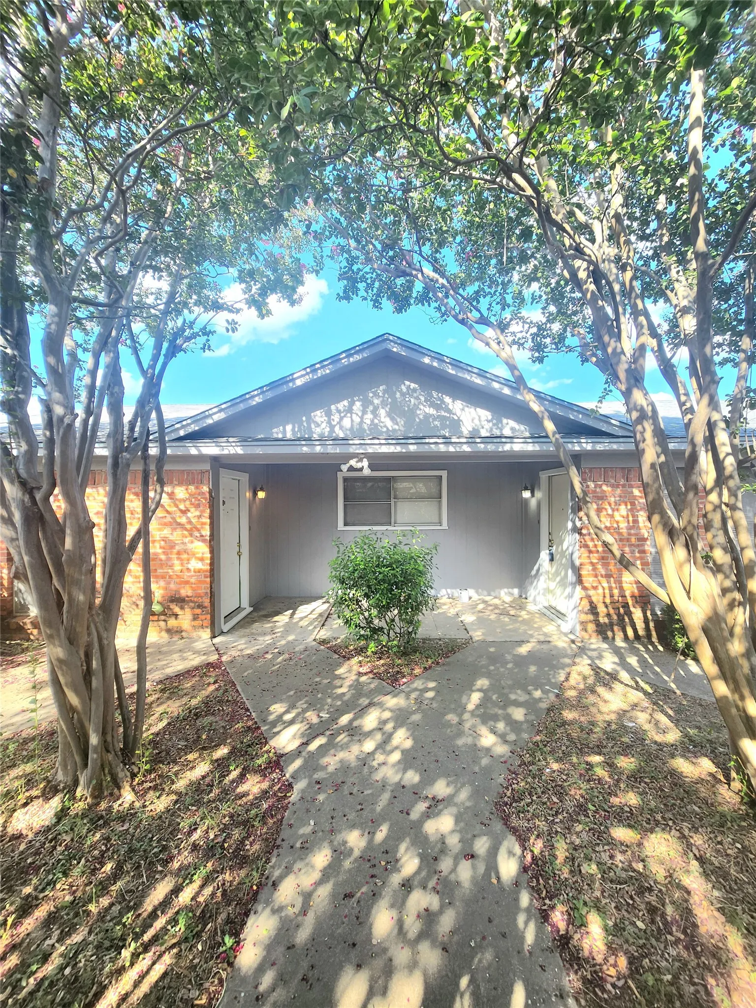 Duplex For Rent in Mc Lennan County , 7308 Sanger Avenue B, Waco, Texas 76712, 2 Bedroom, 1 Bathroom, Garage spaces, 1,050 Sqft, built in 1972, mls#21371190, Real Estate Agent in Waco, Homes For Rent in Mc Lennan county, Homes For Rent in Waco, Realtor in Waco Texas, Real Estate Brokerage Independent Realty Texas, Luminita Cordes Realtor