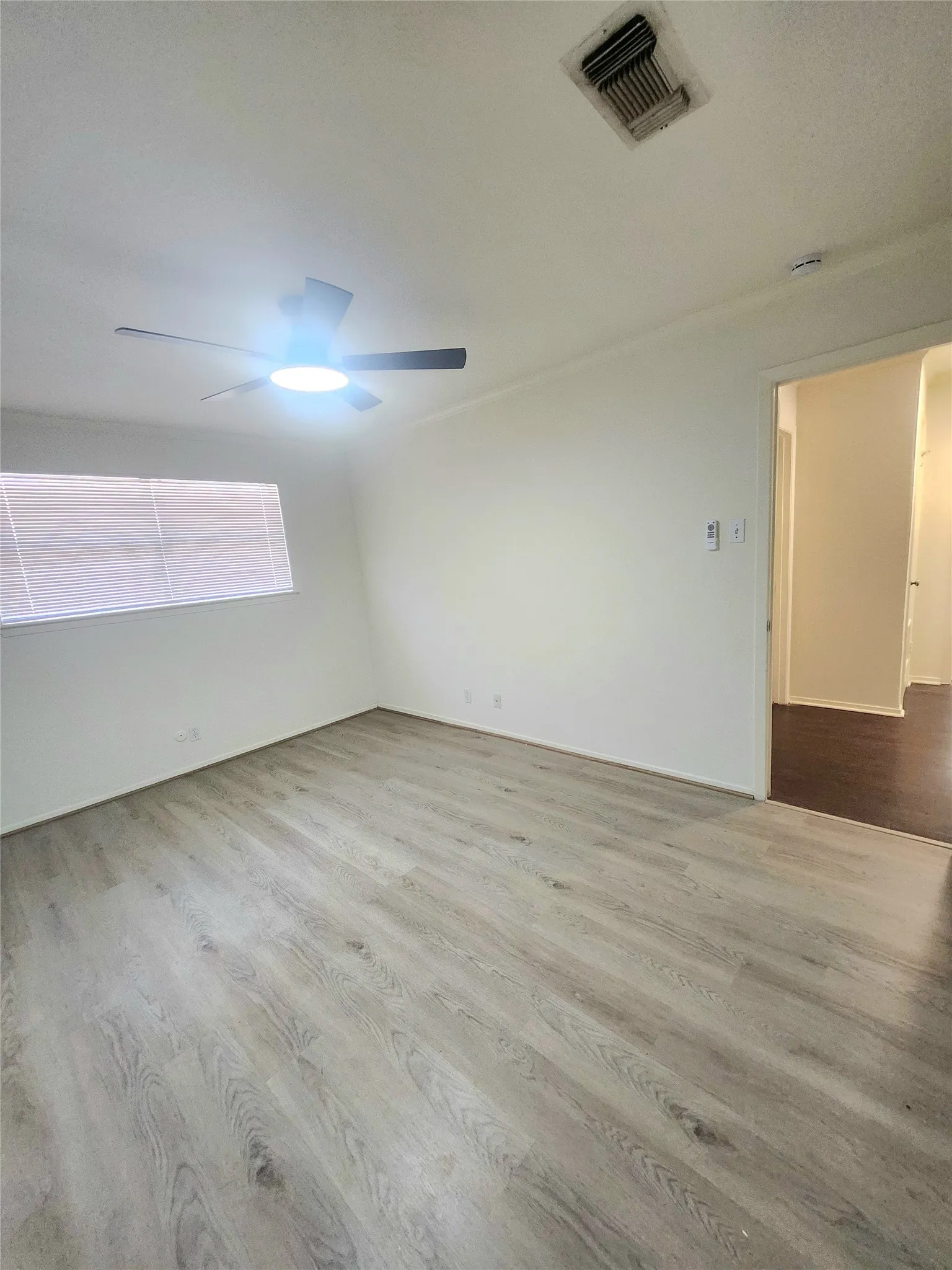 Duplex For Rent in Mc Lennan County , 7308 Sanger Avenue B, Waco, Texas 76712, 2 Bedroom, 1 Bathroom, Garage spaces, 1,050 Sqft, built in 1972, mls#21371190, Real Estate Agent in Waco, Homes For Rent in Mc Lennan county, Homes For Rent in Waco, Realtor in Waco Texas, Real Estate Brokerage Independent Realty Texas, Luminita Cordes Realtor