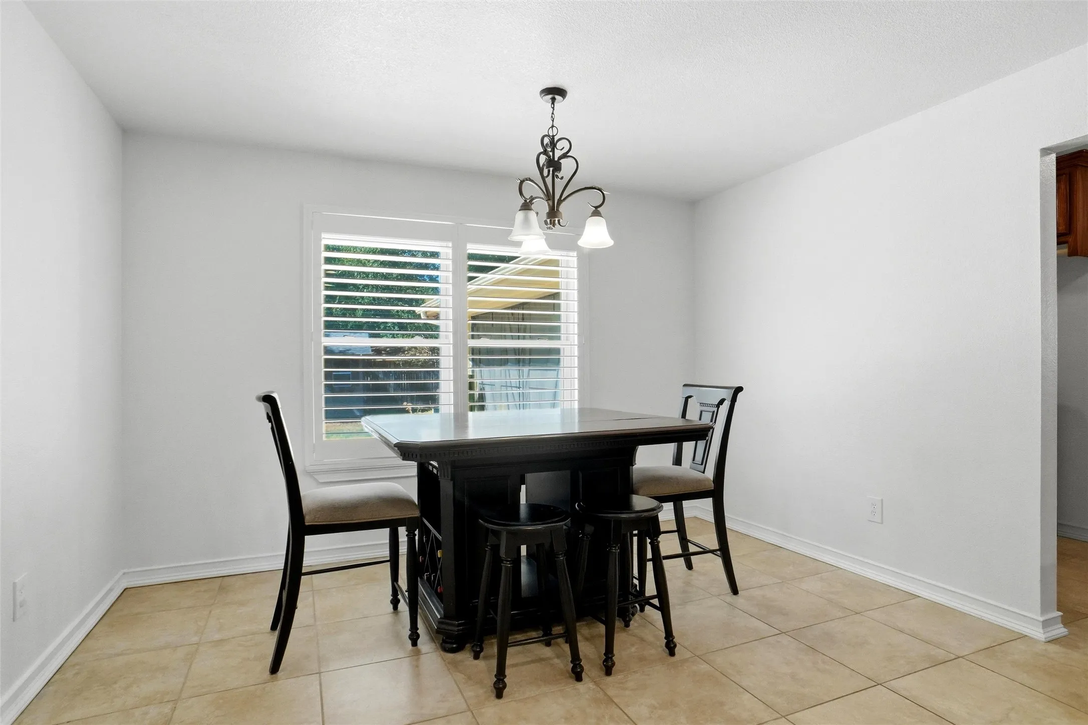 Single Family Residence For Rent in Tarrant County , 1319 Chestnut Road, Mansfield, Texas 76063, 3 Bedroom, 2 Bathroom, 2 Garage spaces, 1,888 Sqft, built in 1978, mls#21362940, Real Estate Agent in Mansfield, Homes For Rent in Tarrant county, Homes For Rent in Mansfield, Realtor in Mansfield Texas, Real Estate Brokerage Independent Realty Texas, Luminita Cordes Realtor