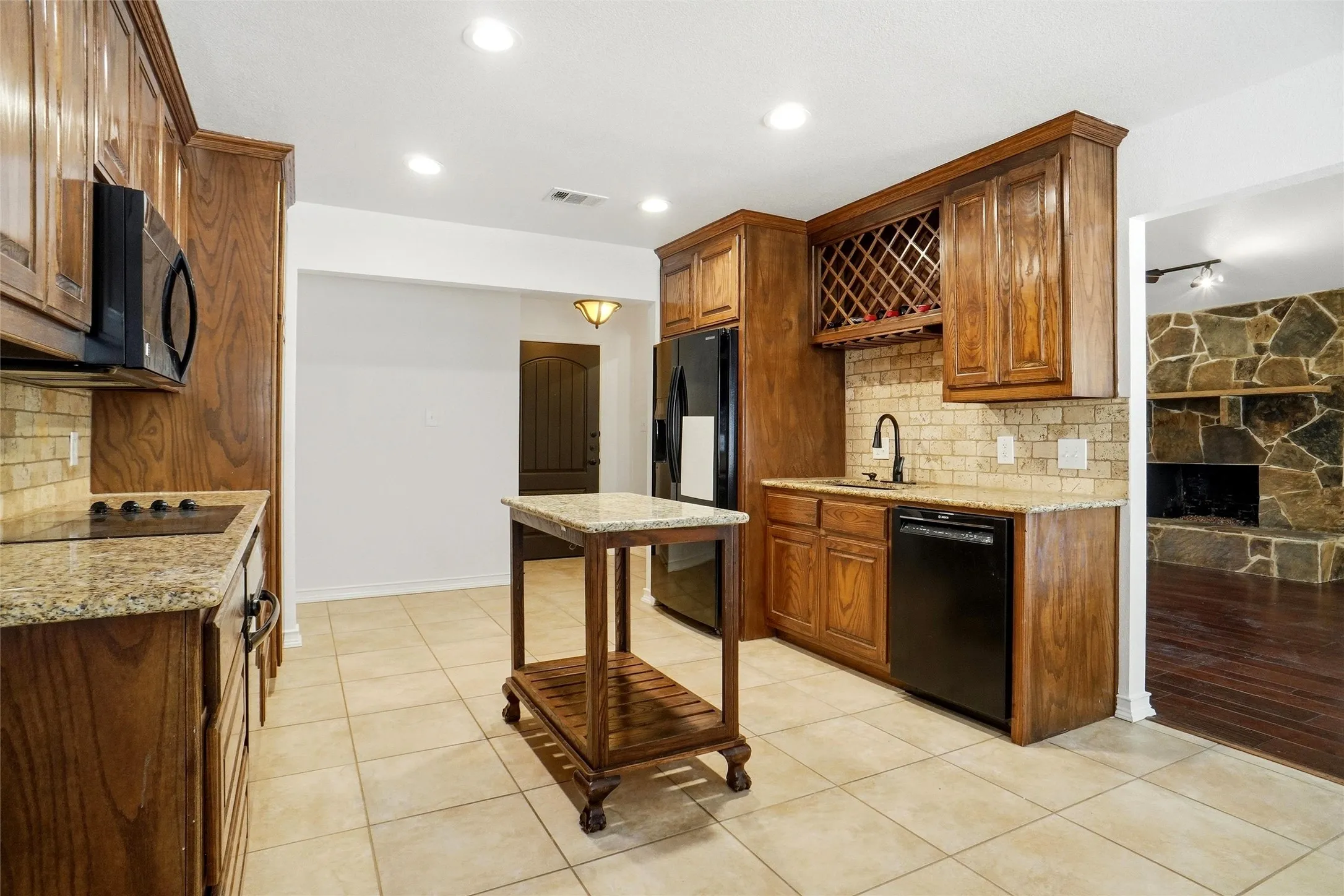 Single Family Residence For Rent in Tarrant County , 1319 Chestnut Road, Mansfield, Texas 76063, 3 Bedroom, 2 Bathroom, 2 Garage spaces, 1,888 Sqft, built in 1978, mls#21362940, Real Estate Agent in Mansfield, Homes For Rent in Tarrant county, Homes For Rent in Mansfield, Realtor in Mansfield Texas, Real Estate Brokerage Independent Realty Texas, Luminita Cordes Realtor