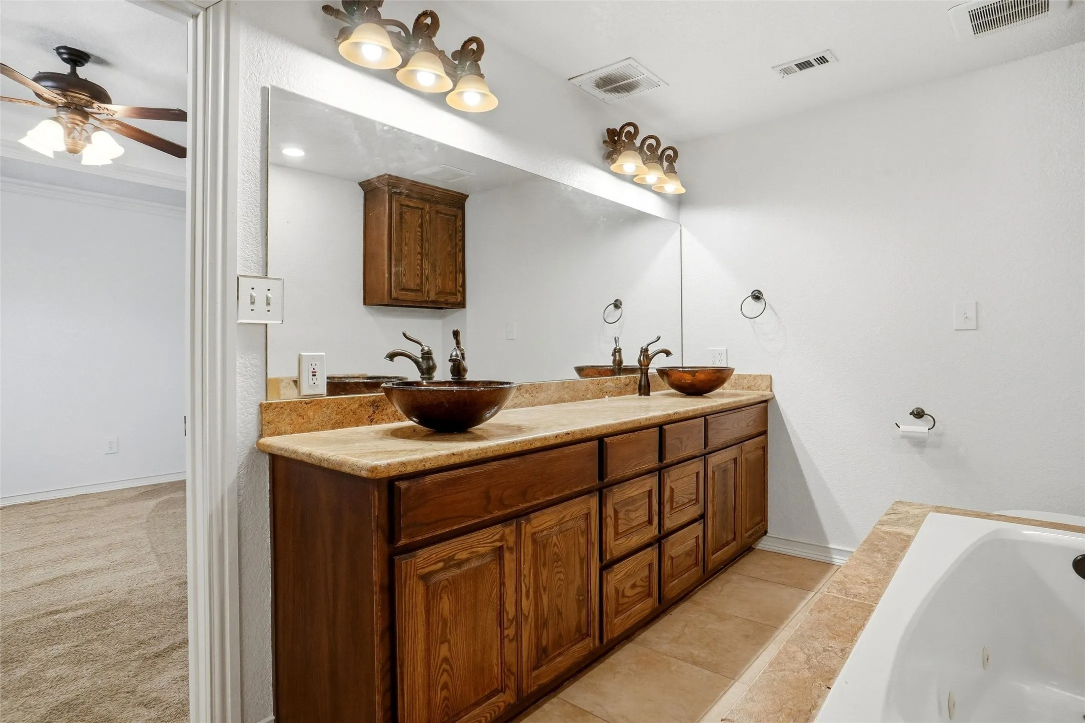 Single Family Residence For Rent in Tarrant County , 1319 Chestnut Road, Mansfield, Texas 76063, 3 Bedroom, 2 Bathroom, 2 Garage spaces, 1,888 Sqft, built in 1978, mls#21362940, Real Estate Agent in Mansfield, Homes For Rent in Tarrant county, Homes For Rent in Mansfield, Realtor in Mansfield Texas, Real Estate Brokerage Independent Realty Texas, Luminita Cordes Realtor