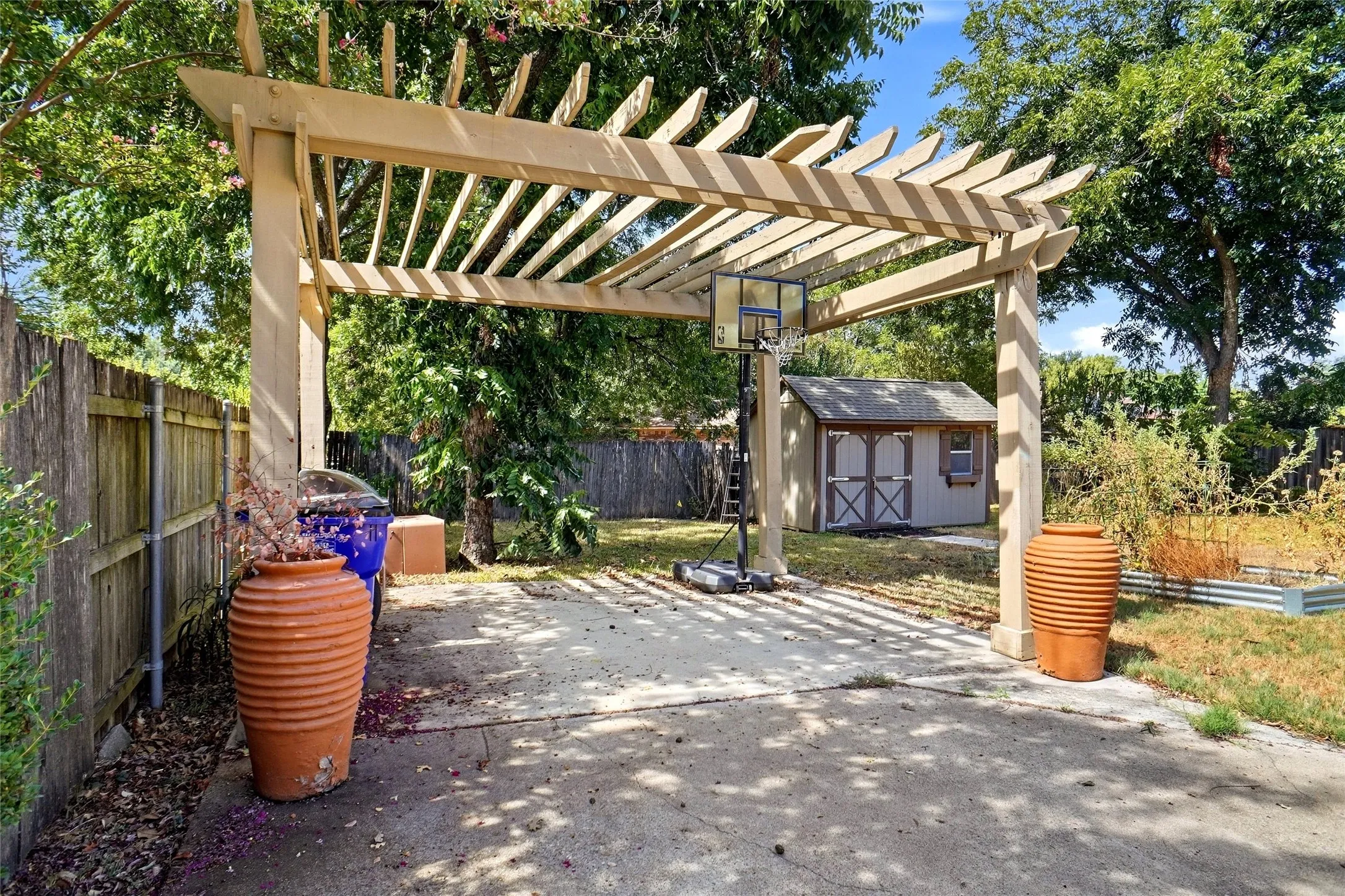 Single Family Residence For Rent in Tarrant County , 1319 Chestnut Road, Mansfield, Texas 76063, 3 Bedroom, 2 Bathroom, 2 Garage spaces, 1,888 Sqft, built in 1978, mls#21362940, Real Estate Agent in Mansfield, Homes For Rent in Tarrant county, Homes For Rent in Mansfield, Realtor in Mansfield Texas, Real Estate Brokerage Independent Realty Texas, Luminita Cordes Realtor