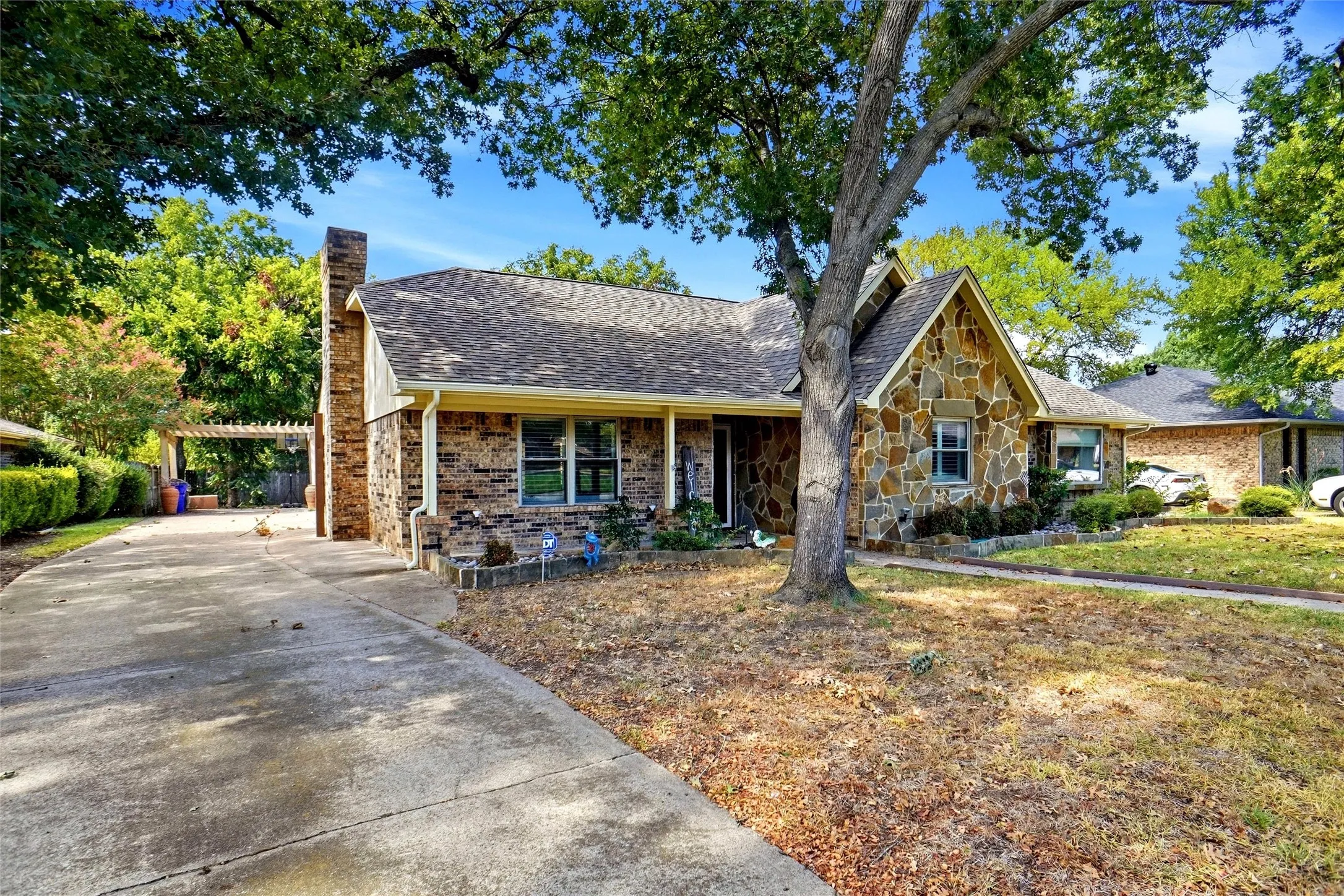 Single Family Residence For Rent in Tarrant County , 1319 Chestnut Road, Mansfield, Texas 76063, 3 Bedroom, 2 Bathroom, 2 Garage spaces, 1,888 Sqft, built in 1978, mls#21362940, Real Estate Agent in Mansfield, Homes For Rent in Tarrant county, Homes For Rent in Mansfield, Realtor in Mansfield Texas, Real Estate Brokerage Independent Realty Texas, Luminita Cordes Realtor