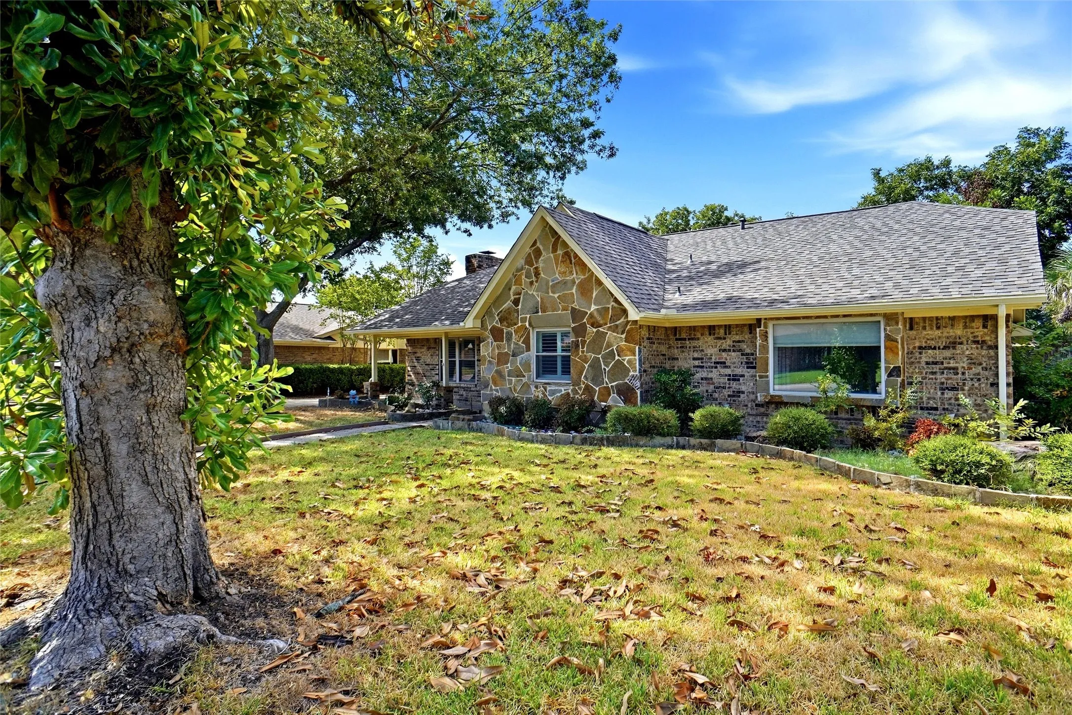 Single Family Residence For Rent in Tarrant County , 1319 Chestnut Road, Mansfield, Texas 76063, 3 Bedroom, 2 Bathroom, 2 Garage spaces, 1,888 Sqft, built in 1978, mls#21362940, Real Estate Agent in Mansfield, Homes For Rent in Tarrant county, Homes For Rent in Mansfield, Realtor in Mansfield Texas, Real Estate Brokerage Independent Realty Texas, Luminita Cordes Realtor
