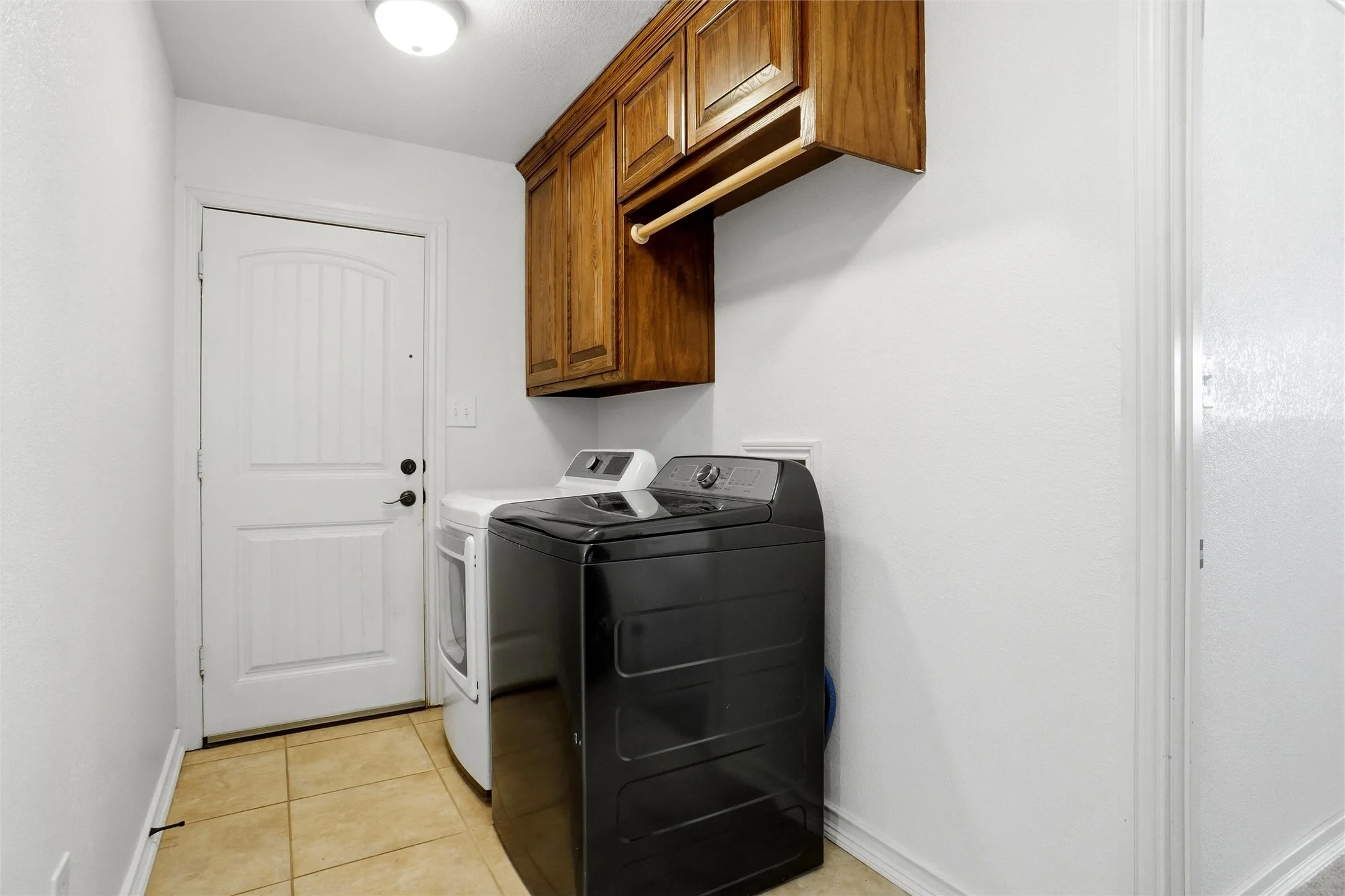 Single Family Residence For Rent in Tarrant County , 1319 Chestnut Road, Mansfield, Texas 76063, 3 Bedroom, 2 Bathroom, 2 Garage spaces, 1,888 Sqft, built in 1978, mls#21362940, Real Estate Agent in Mansfield, Homes For Rent in Tarrant county, Homes For Rent in Mansfield, Realtor in Mansfield Texas, Real Estate Brokerage Independent Realty Texas, Luminita Cordes Realtor