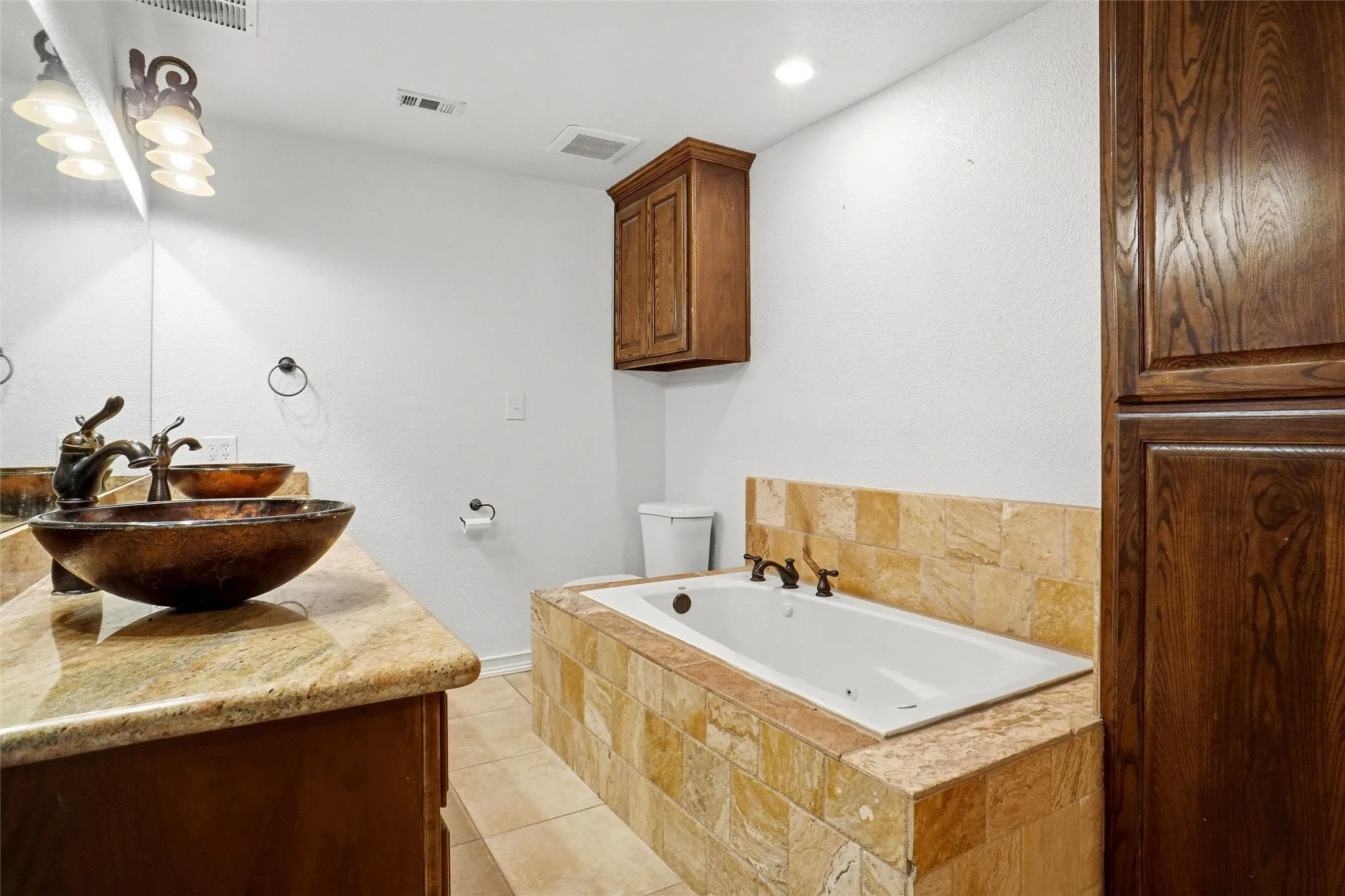 Single Family Residence For Rent in Tarrant County , 1319 Chestnut Road, Mansfield, Texas 76063, 3 Bedroom, 2 Bathroom, 2 Garage spaces, 1,888 Sqft, built in 1978, mls#21362940, Real Estate Agent in Mansfield, Homes For Rent in Tarrant county, Homes For Rent in Mansfield, Realtor in Mansfield Texas, Real Estate Brokerage Independent Realty Texas, Luminita Cordes Realtor