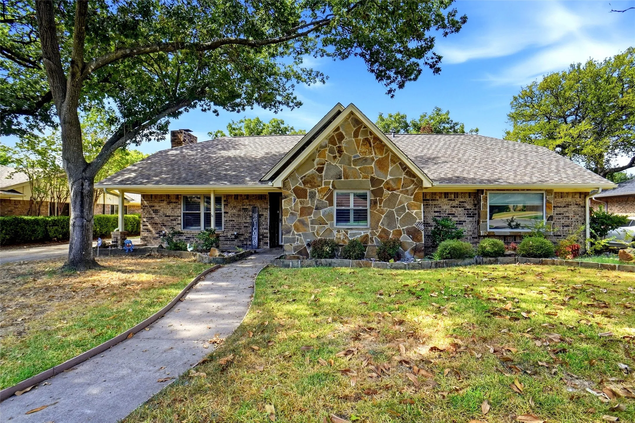 Single Family Residence For Rent in Tarrant County , 1319 Chestnut Road, Mansfield, Texas 76063, 3 Bedroom, 2 Bathroom, 2 Garage spaces, 1,888 Sqft, built in 1978, mls#21362940, Real Estate Agent in Mansfield, Homes For Rent in Tarrant county, Homes For Rent in Mansfield, Realtor in Mansfield Texas, Real Estate Brokerage Independent Realty Texas, Luminita Cordes Realtor