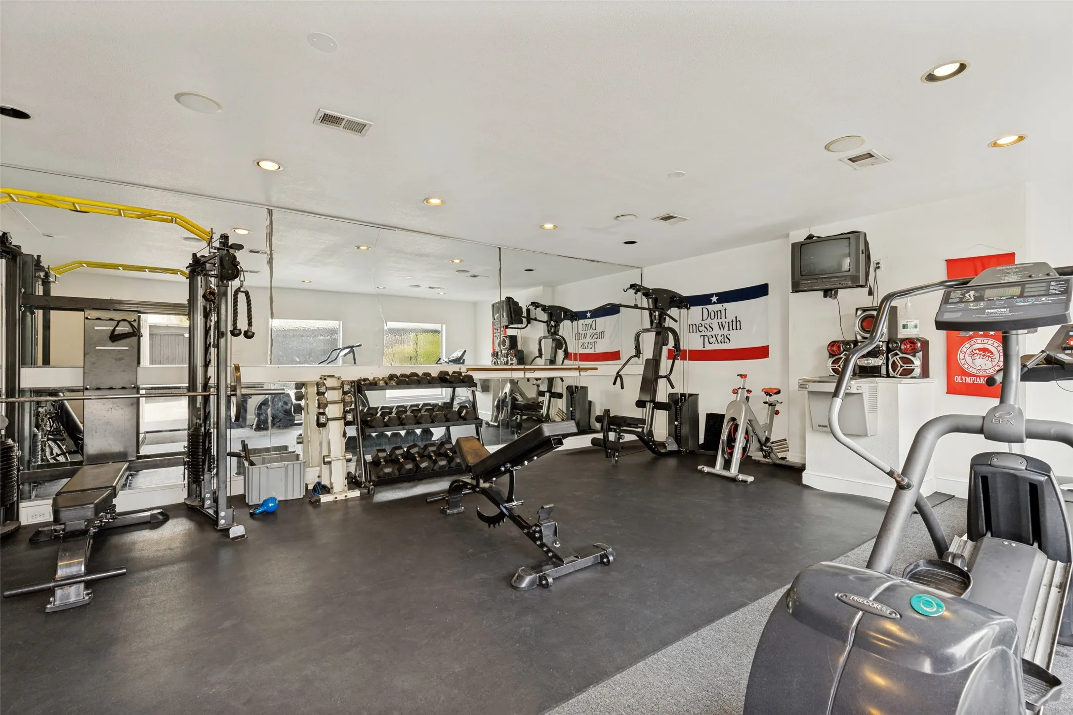 Condominium For Sale in Dallas County , 5938 Sandhurst Lane 104, Dallas, Texas 75206, 2 Bedroom, 2 Bathroom, Garage spaces, 1,046 Sqft, built in 1967, mls#21368001, Real Estate Agent in Dallas, Homes For Sale in Dallas county, Homes For Sale in Dallas, Realtor in Dallas Texas, Real Estate Brokerage Independent Realty Texas, Luminita Cordes Realtor
