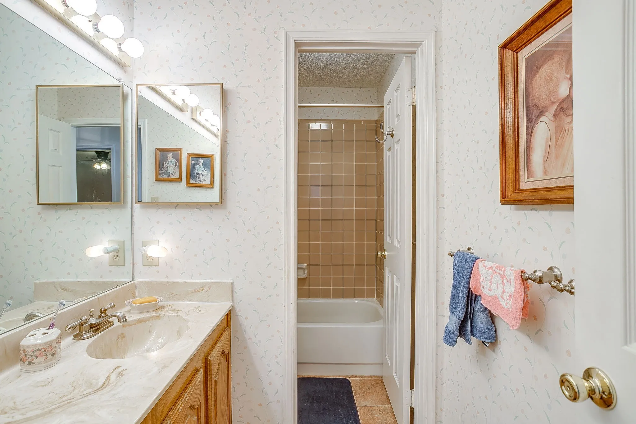 Secondary bathroom with double sinks.