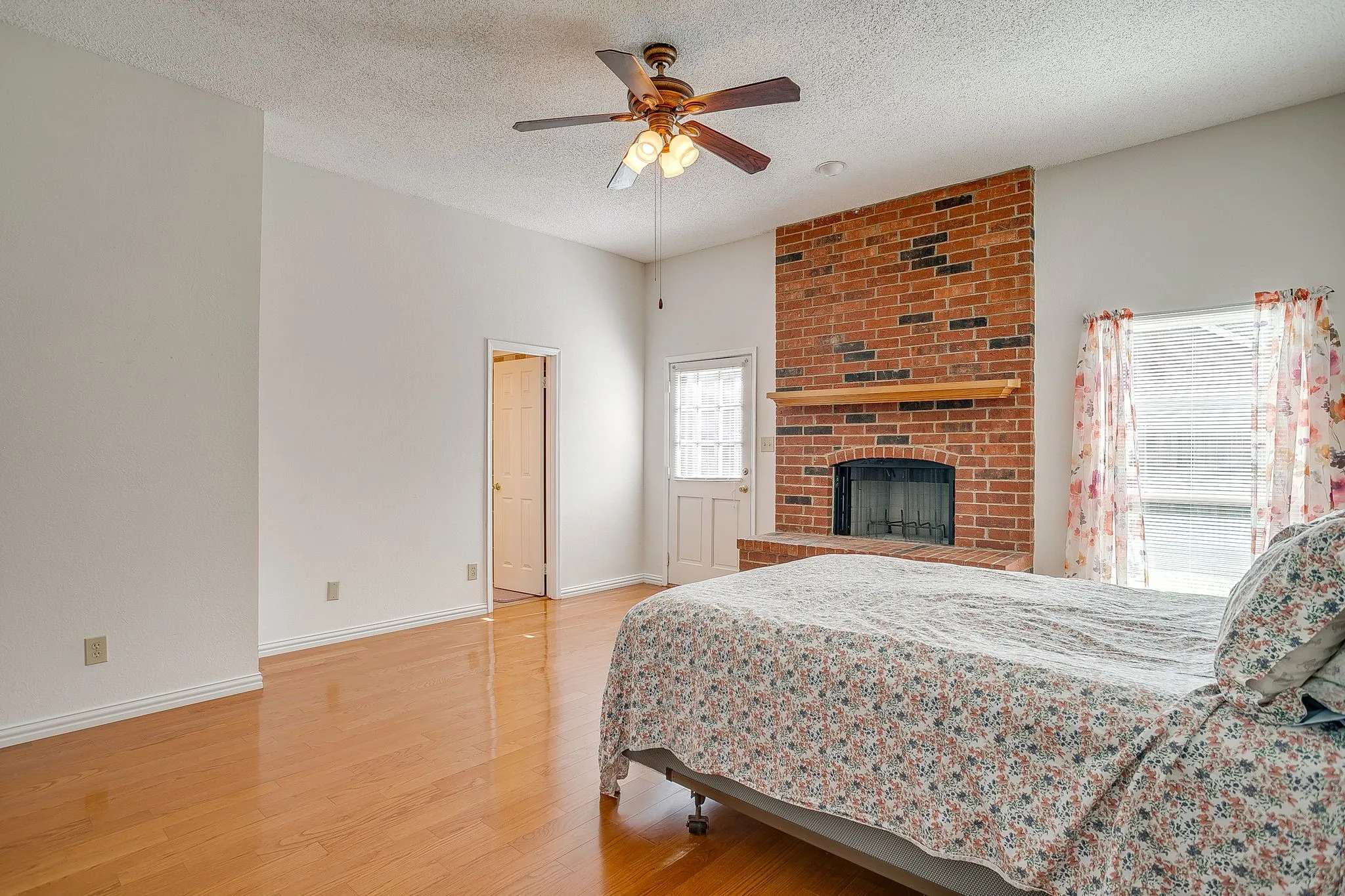 Spacious primary suite