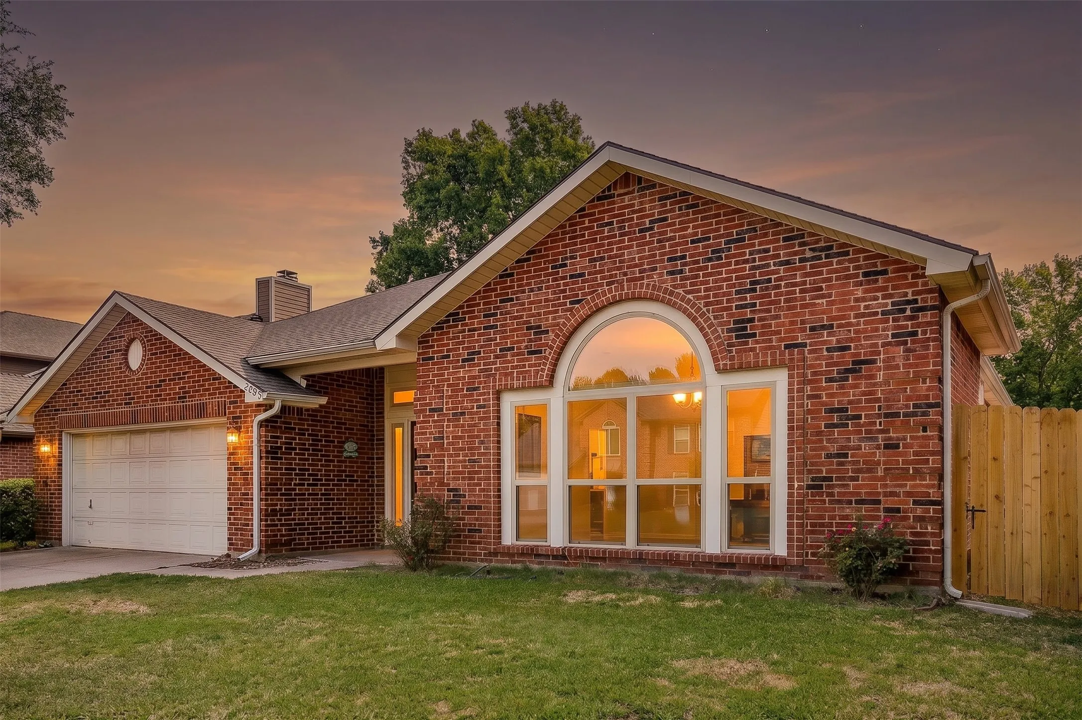 Single Family Residence For Sale in Tarrant County , 2049 Wedgewood Drive, Grapevine, Texas 76051, 3 Bedroom, 2 Bathroom, 2 Garage spaces, 2,156 Sqft, built in 1986, mls#21371195, Real Estate Agent in Grapevine, Homes For Sale in Tarrant county, Homes For Sale in Grapevine, Realtor in Grapevine Texas, Real Estate Brokerage Independent Realty Texas, Luminita Cordes Realtor