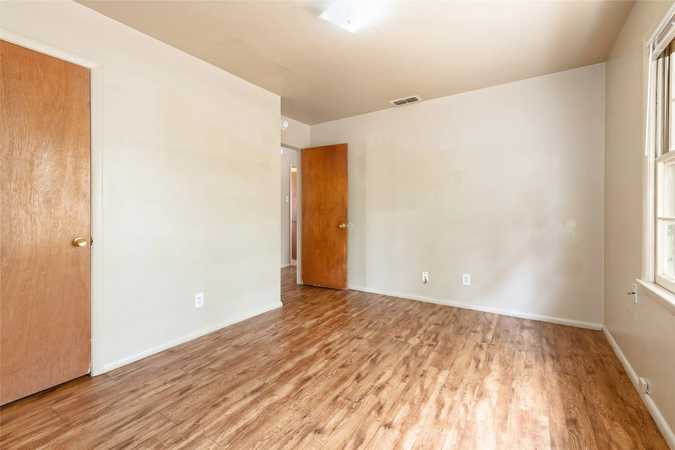 Single Family Residence For Sale in Taylor County , 2809 S 27th Street, Abilene, Texas 79605, 3 Bedroom, 1 Bathroom, 1 Garage spaces, 864 Sqft, built in 1959, mls#21370404, Real Estate Agent in Abilene, Homes For Sale in Taylor county, Homes For Sale in Abilene, Realtor in Abilene Texas, Real Estate Brokerage Independent Realty Texas, Luminita Cordes Realtor