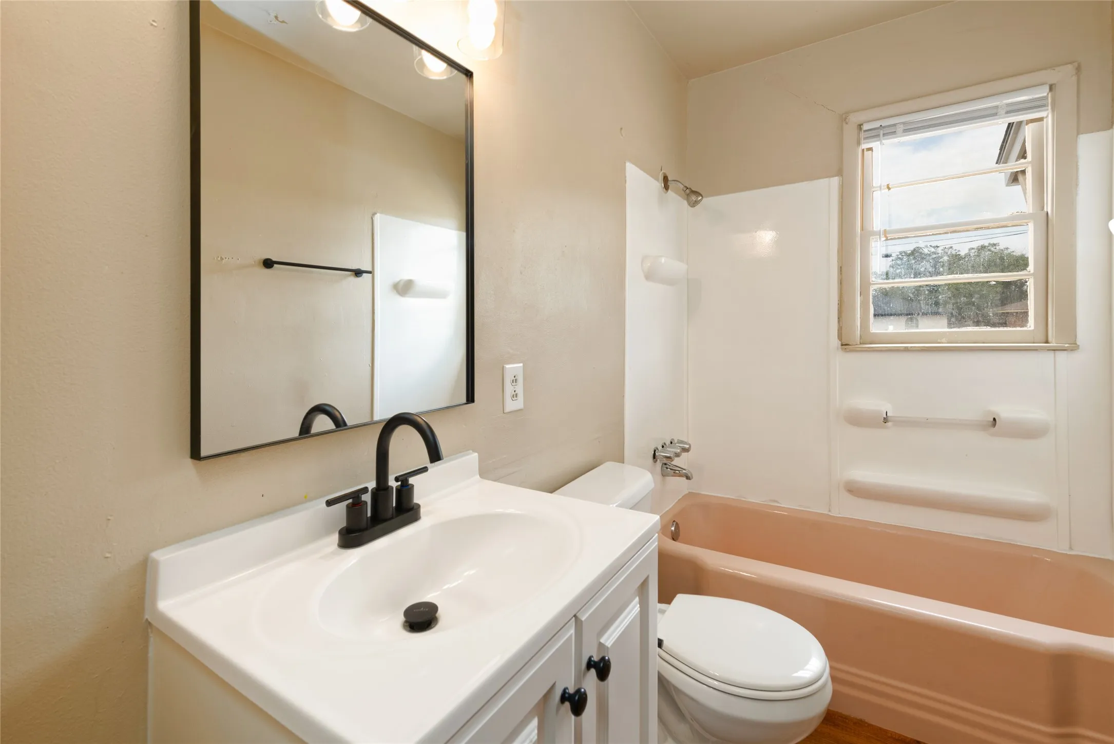 Single Family Residence For Sale in Taylor County , 2809 S 27th Street, Abilene, Texas 79605, 3 Bedroom, 1 Bathroom, 1 Garage spaces, 864 Sqft, built in 1959, mls#21370404, Real Estate Agent in Abilene, Homes For Sale in Taylor county, Homes For Sale in Abilene, Realtor in Abilene Texas, Real Estate Brokerage Independent Realty Texas, Luminita Cordes Realtor