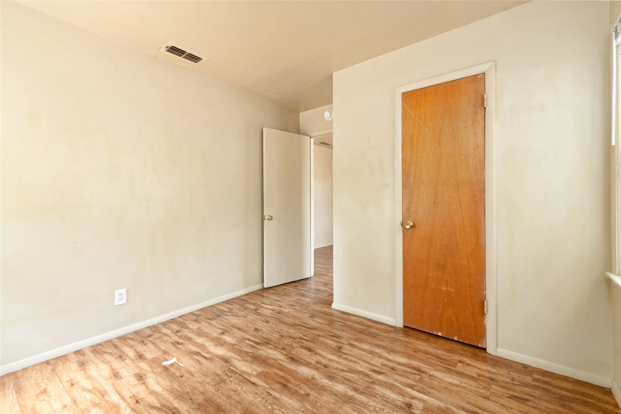 Single Family Residence For Sale in Taylor County , 2809 S 27th Street, Abilene, Texas 79605, 3 Bedroom, 1 Bathroom, 1 Garage spaces, 864 Sqft, built in 1959, mls#21370404, Real Estate Agent in Abilene, Homes For Sale in Taylor county, Homes For Sale in Abilene, Realtor in Abilene Texas, Real Estate Brokerage Independent Realty Texas, Luminita Cordes Realtor
