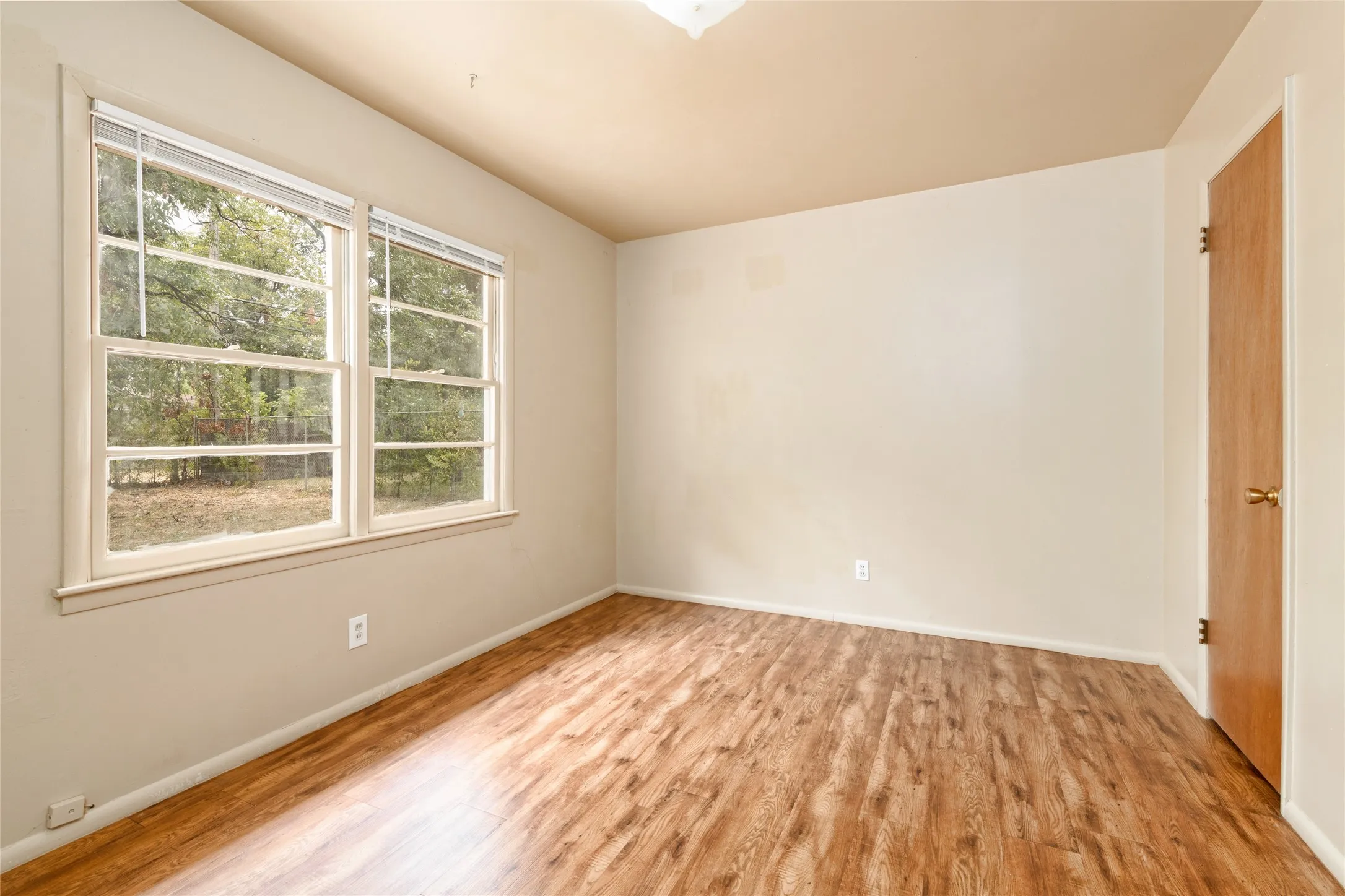 Single Family Residence For Sale in Taylor County , 2809 S 27th Street, Abilene, Texas 79605, 3 Bedroom, 1 Bathroom, 1 Garage spaces, 864 Sqft, built in 1959, mls#21370404, Real Estate Agent in Abilene, Homes For Sale in Taylor county, Homes For Sale in Abilene, Realtor in Abilene Texas, Real Estate Brokerage Independent Realty Texas, Luminita Cordes Realtor