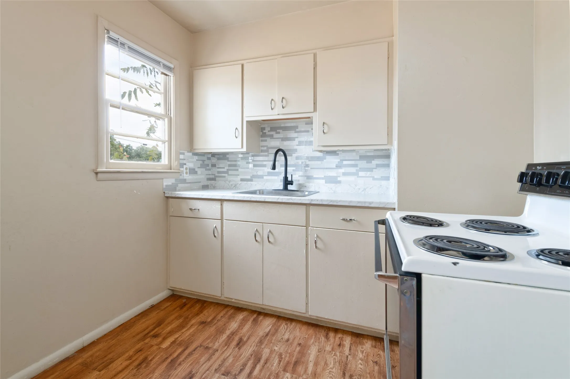 Single Family Residence For Sale in Taylor County , 2809 S 27th Street, Abilene, Texas 79605, 3 Bedroom, 1 Bathroom, 1 Garage spaces, 864 Sqft, built in 1959, mls#21370404, Real Estate Agent in Abilene, Homes For Sale in Taylor county, Homes For Sale in Abilene, Realtor in Abilene Texas, Real Estate Brokerage Independent Realty Texas, Luminita Cordes Realtor