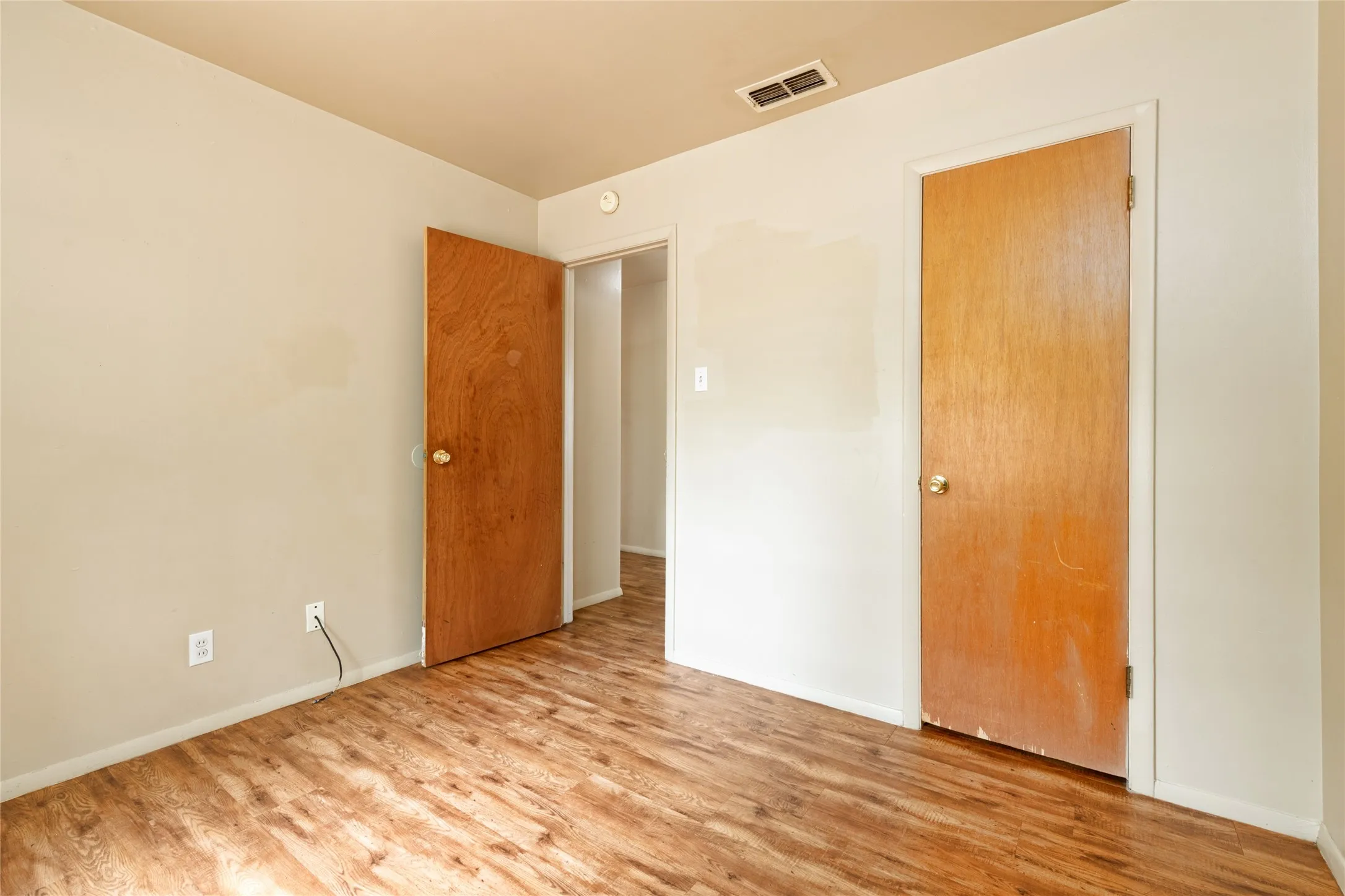 Single Family Residence For Sale in Taylor County , 2809 S 27th Street, Abilene, Texas 79605, 3 Bedroom, 1 Bathroom, 1 Garage spaces, 864 Sqft, built in 1959, mls#21370404, Real Estate Agent in Abilene, Homes For Sale in Taylor county, Homes For Sale in Abilene, Realtor in Abilene Texas, Real Estate Brokerage Independent Realty Texas, Luminita Cordes Realtor