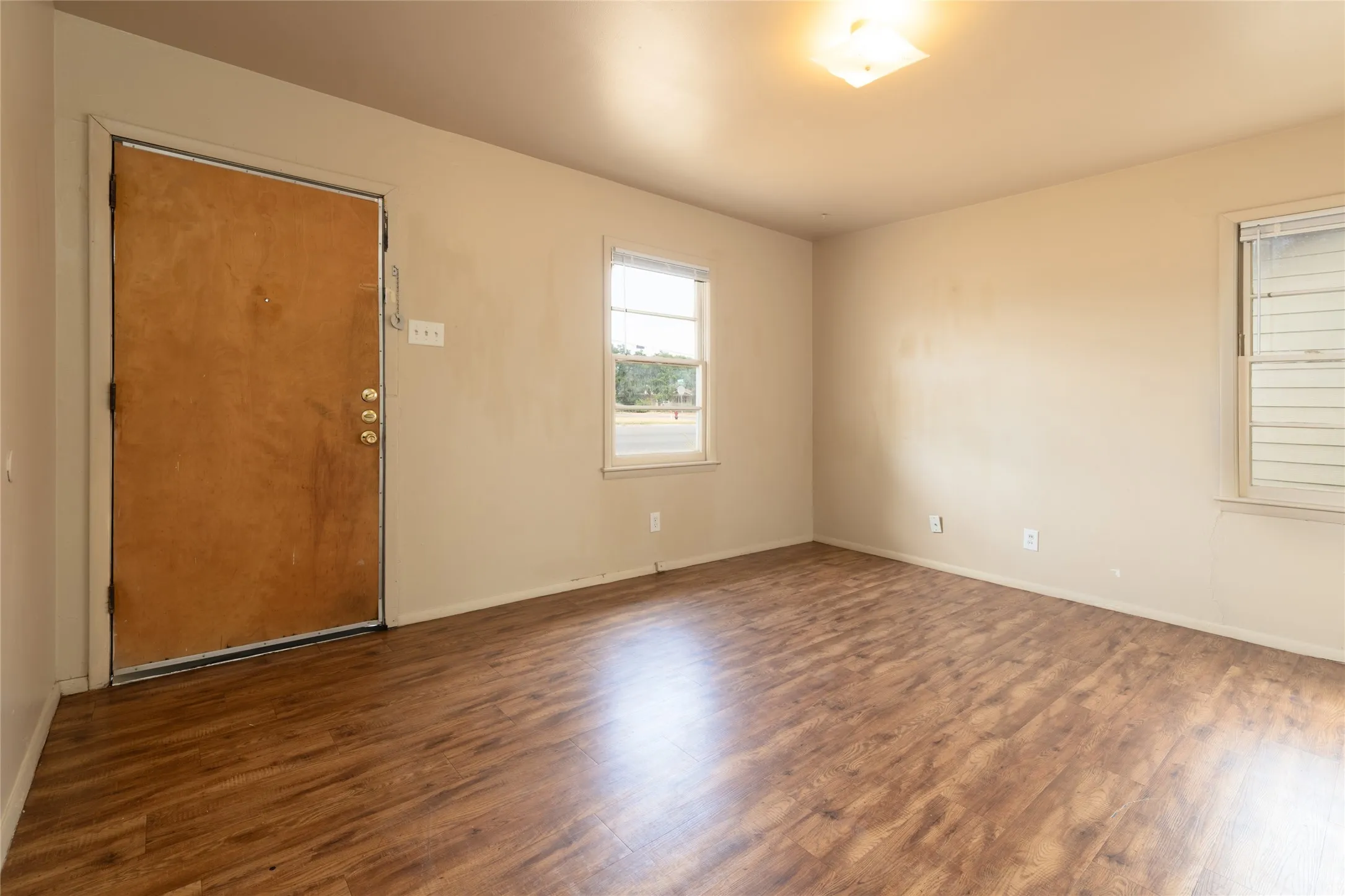 Single Family Residence For Sale in Taylor County , 2809 S 27th Street, Abilene, Texas 79605, 3 Bedroom, 1 Bathroom, 1 Garage spaces, 864 Sqft, built in 1959, mls#21370404, Real Estate Agent in Abilene, Homes For Sale in Taylor county, Homes For Sale in Abilene, Realtor in Abilene Texas, Real Estate Brokerage Independent Realty Texas, Luminita Cordes Realtor