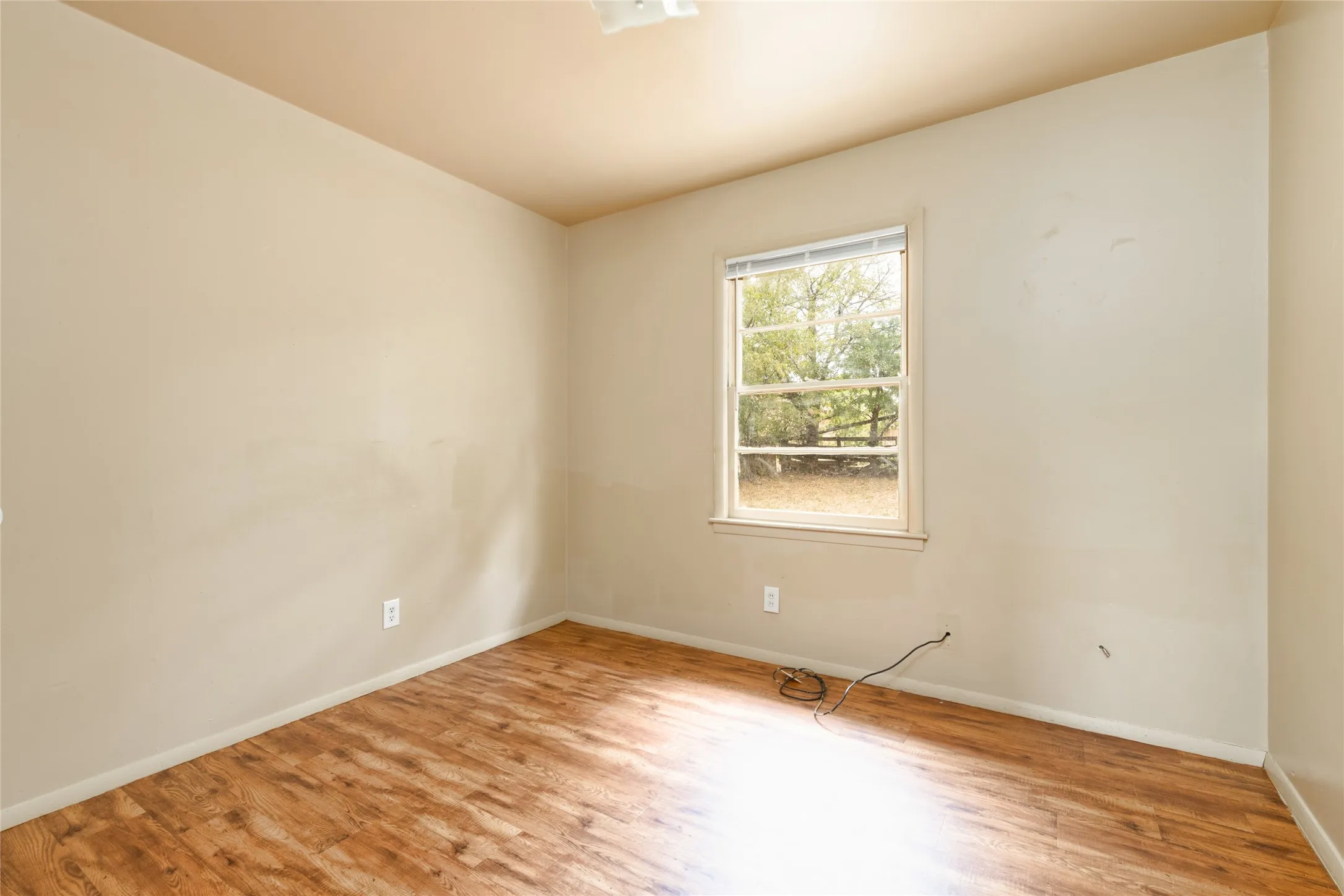 Single Family Residence For Sale in Taylor County , 2809 S 27th Street, Abilene, Texas 79605, 3 Bedroom, 1 Bathroom, 1 Garage spaces, 864 Sqft, built in 1959, mls#21370404, Real Estate Agent in Abilene, Homes For Sale in Taylor county, Homes For Sale in Abilene, Realtor in Abilene Texas, Real Estate Brokerage Independent Realty Texas, Luminita Cordes Realtor