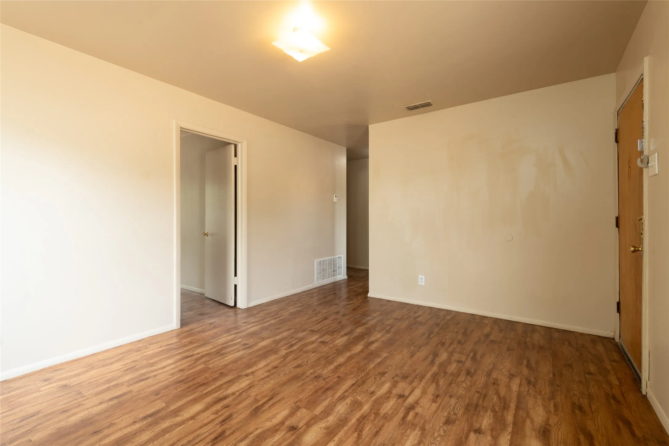 Single Family Residence For Sale in Taylor County , 2809 S 27th Street, Abilene, Texas 79605, 3 Bedroom, 1 Bathroom, 1 Garage spaces, 864 Sqft, built in 1959, mls#21370404, Real Estate Agent in Abilene, Homes For Sale in Taylor county, Homes For Sale in Abilene, Realtor in Abilene Texas, Real Estate Brokerage Independent Realty Texas, Luminita Cordes Realtor