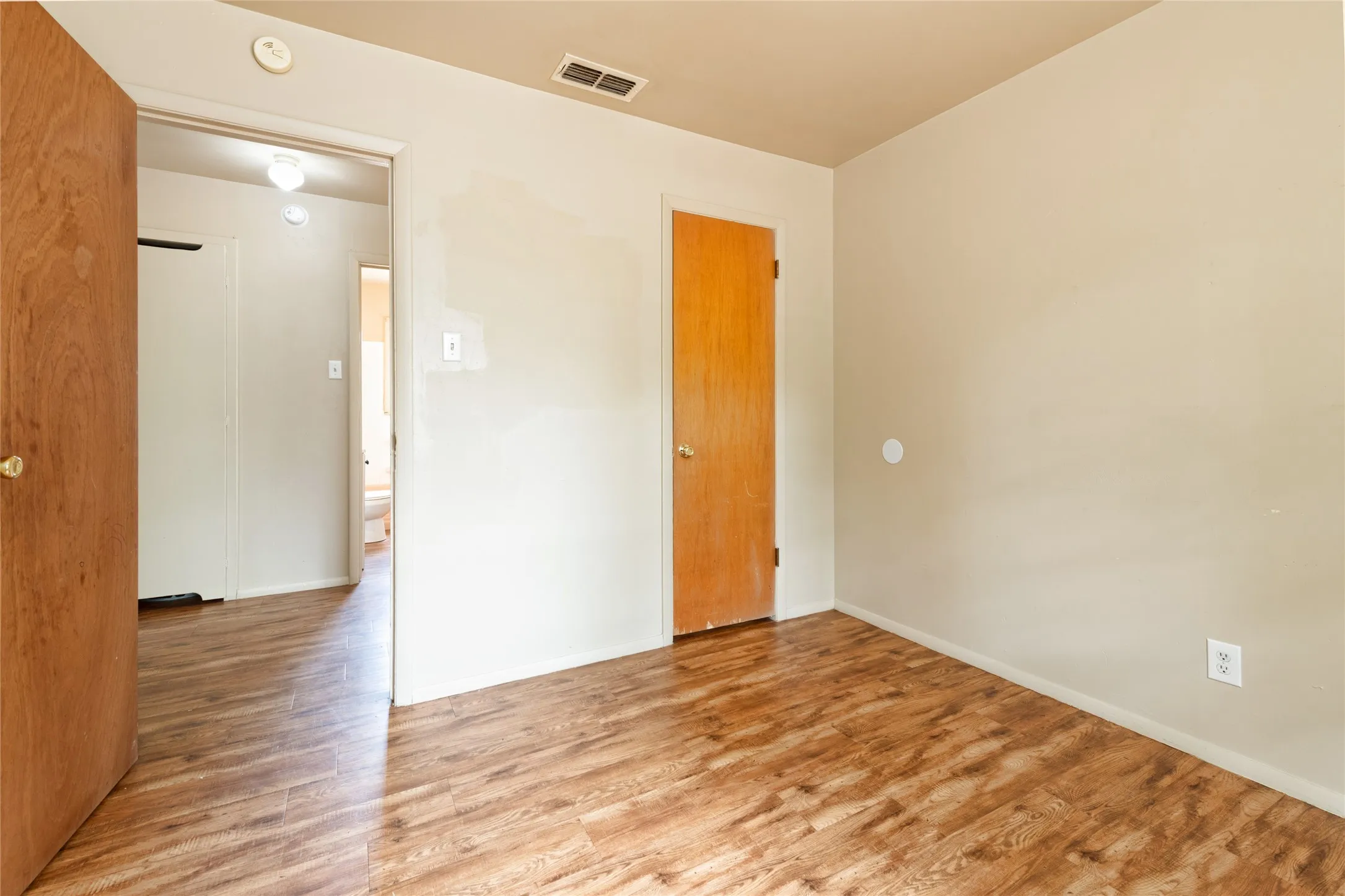 Single Family Residence For Sale in Taylor County , 2809 S 27th Street, Abilene, Texas 79605, 3 Bedroom, 1 Bathroom, 1 Garage spaces, 864 Sqft, built in 1959, mls#21370404, Real Estate Agent in Abilene, Homes For Sale in Taylor county, Homes For Sale in Abilene, Realtor in Abilene Texas, Real Estate Brokerage Independent Realty Texas, Luminita Cordes Realtor