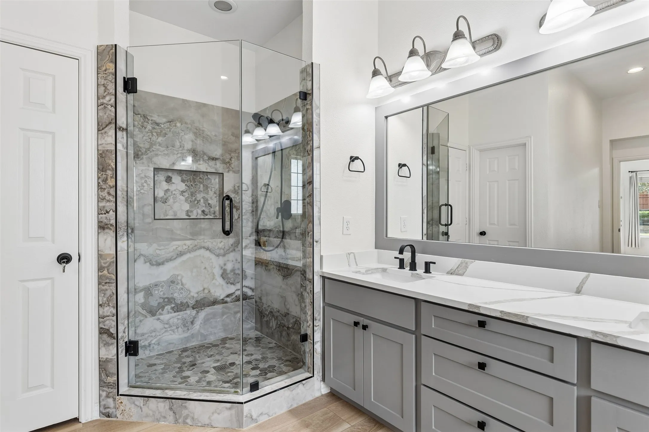 Single Family Residence For Sale in Dallas County , 849 Shorewood Drive, Coppell, Texas 75019, 5 Bedroom, 4 Bathroom, 2 Garage spaces, 3,487 Sqft, built in 1993, mls#21370874, Real Estate Agent in Coppell, Homes For Sale in Dallas county, Homes For Sale in Coppell, Realtor in Coppell Texas, Real Estate Brokerage Independent Realty Texas, Luminita Cordes Realtor